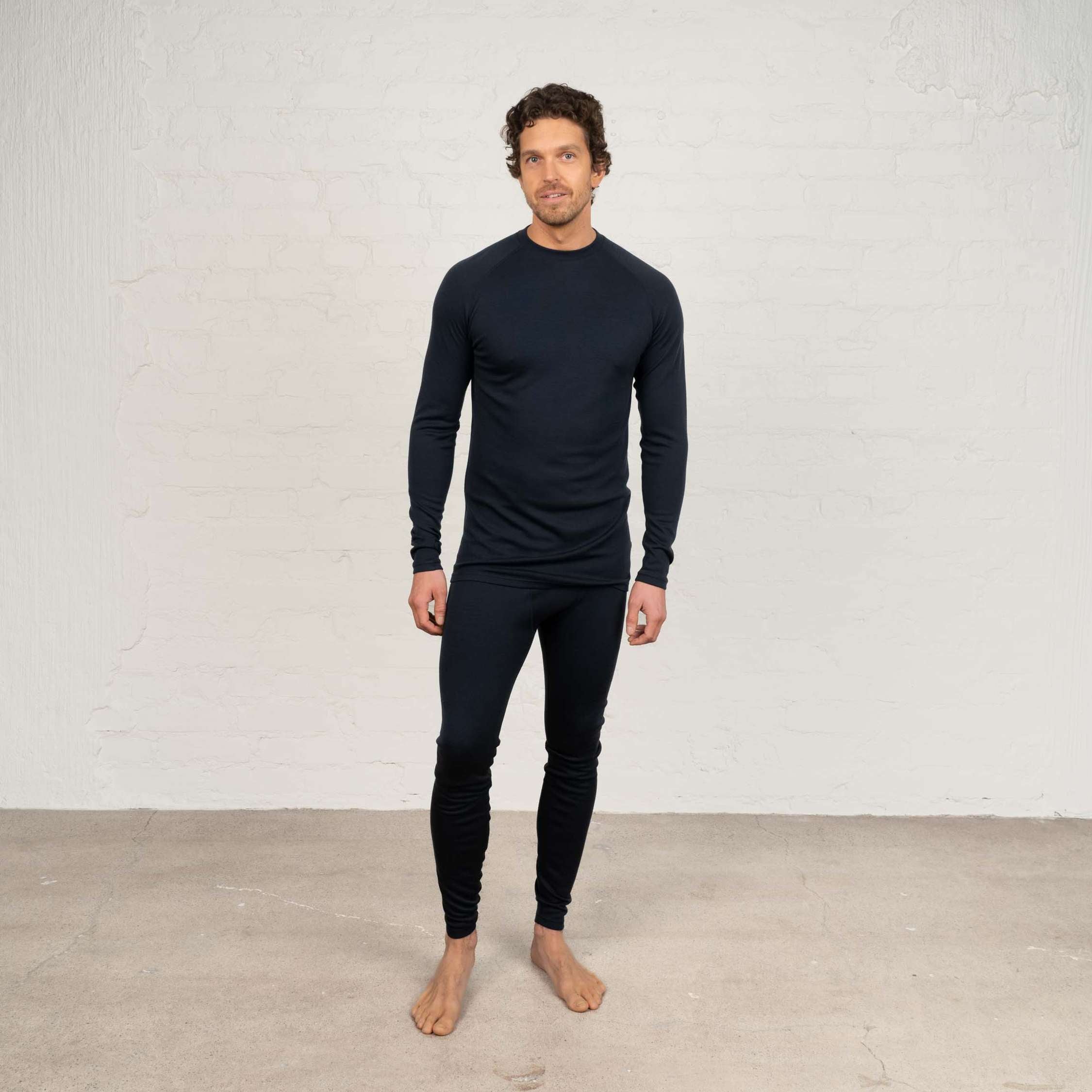 The model is 191 cm and wears size L.