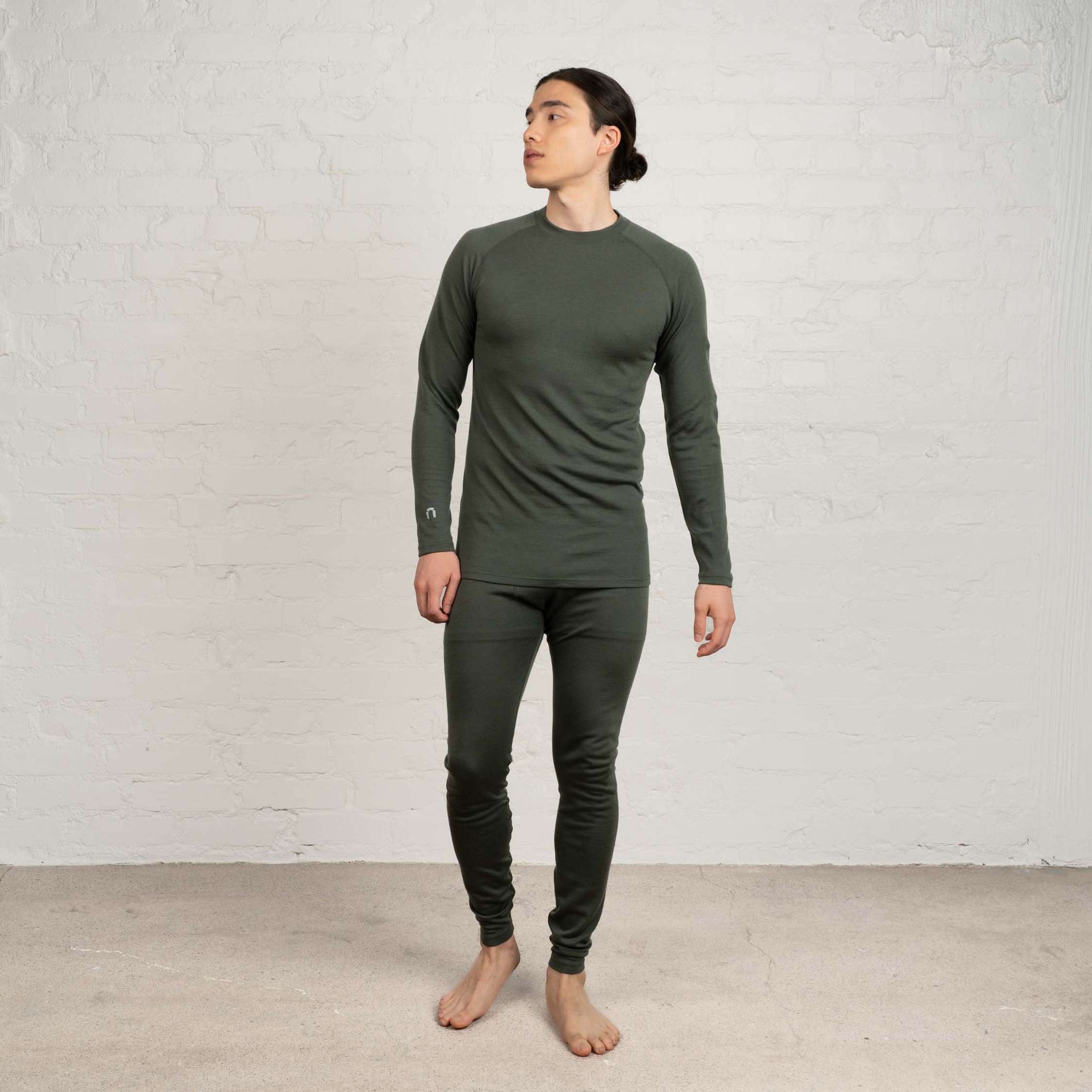 The model is 186 cm and wears size M.