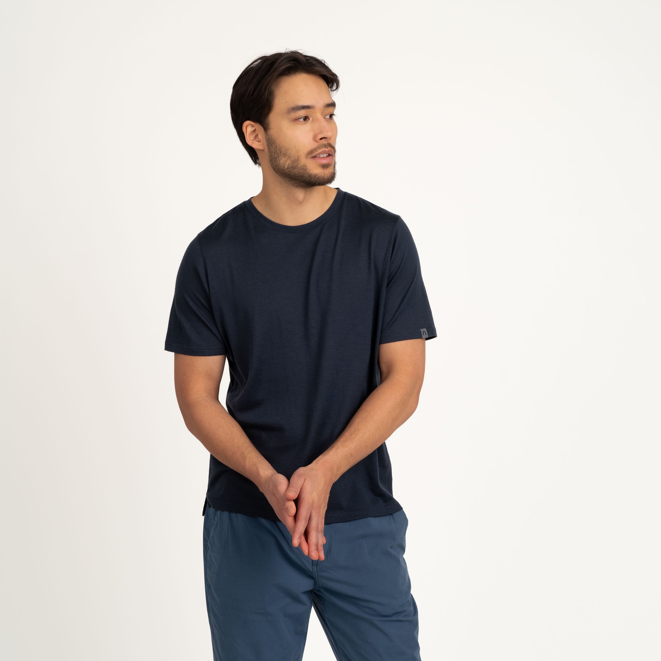 The model is 187 cm and wears size L.