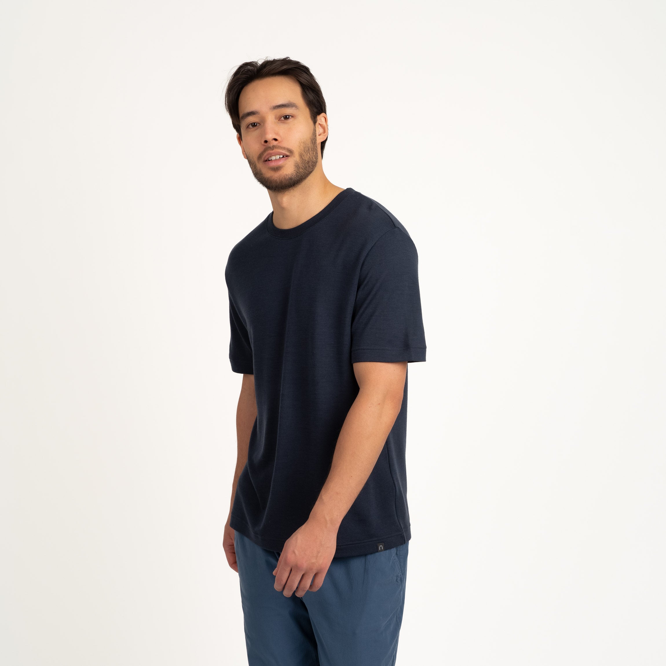 The model is 187 cm and wears size L.