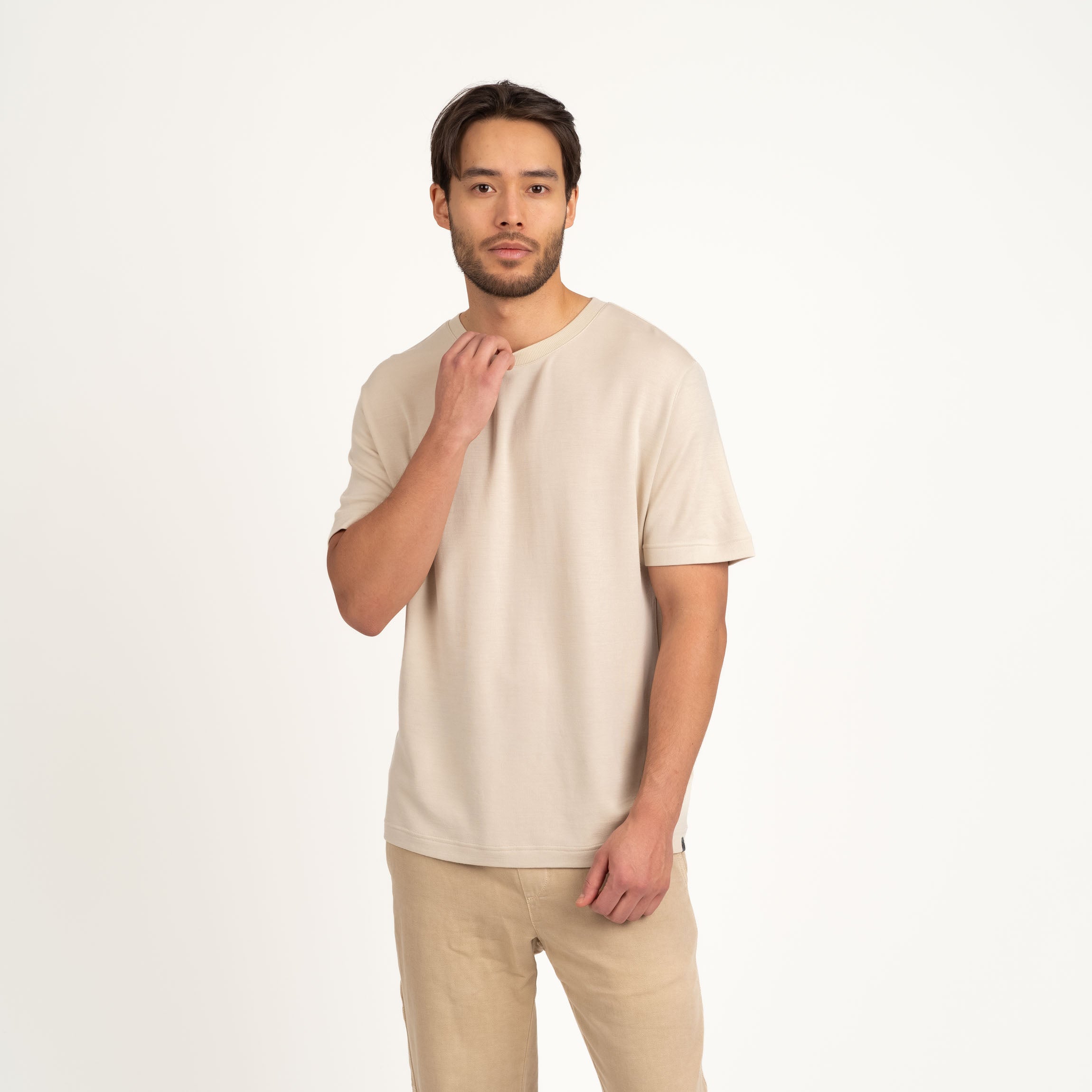 The model is 187 cm and wears size L.