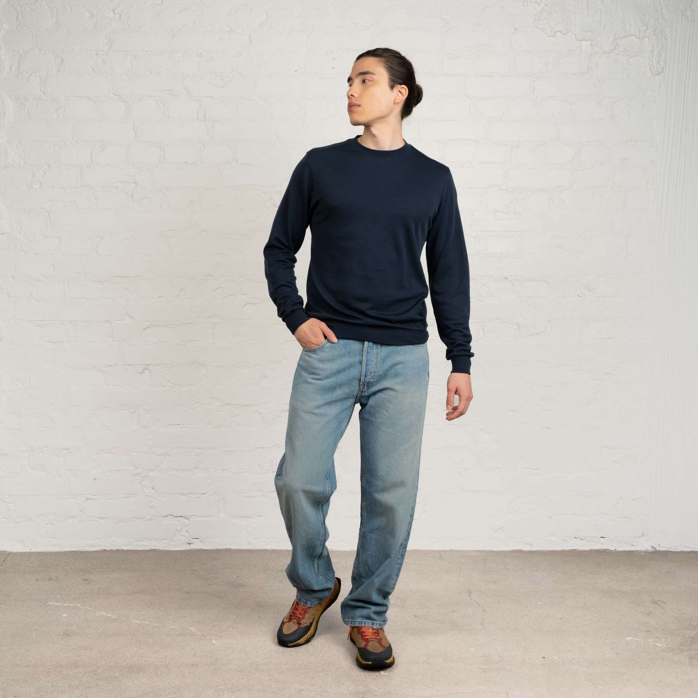 The model is 185 cm and wears size L.