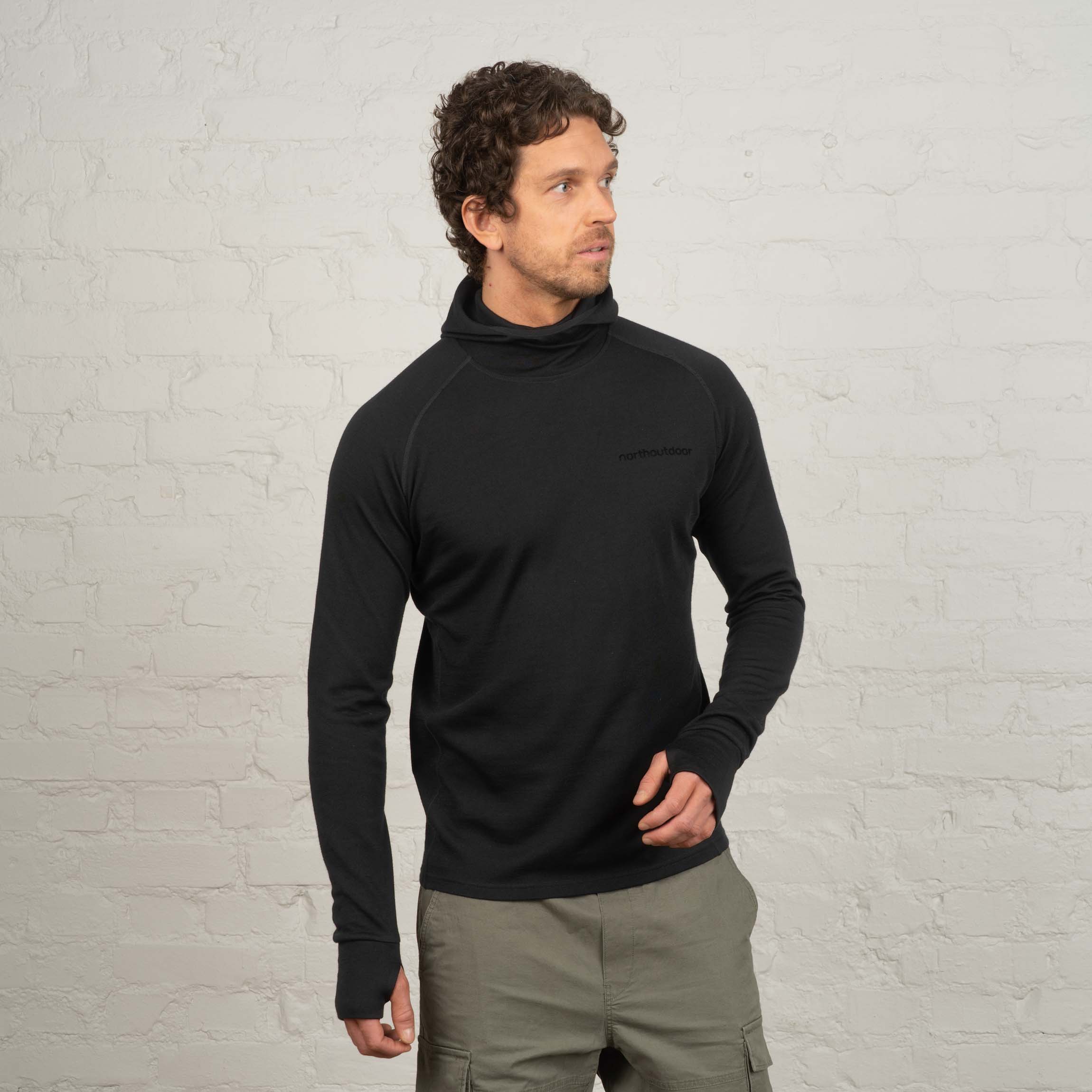 The model is 191 cm and wears size L.