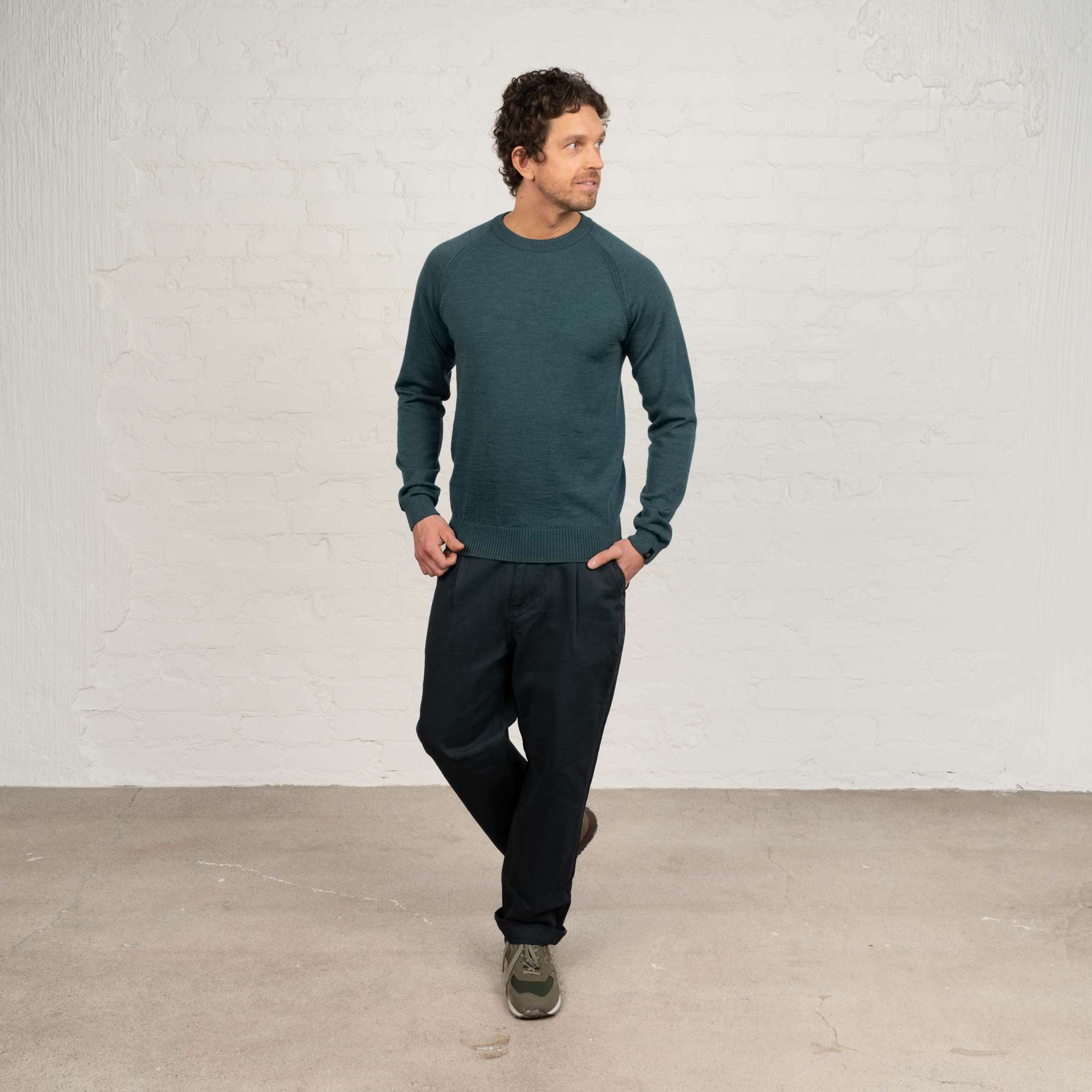 The model is 191 cm and wears size XL.