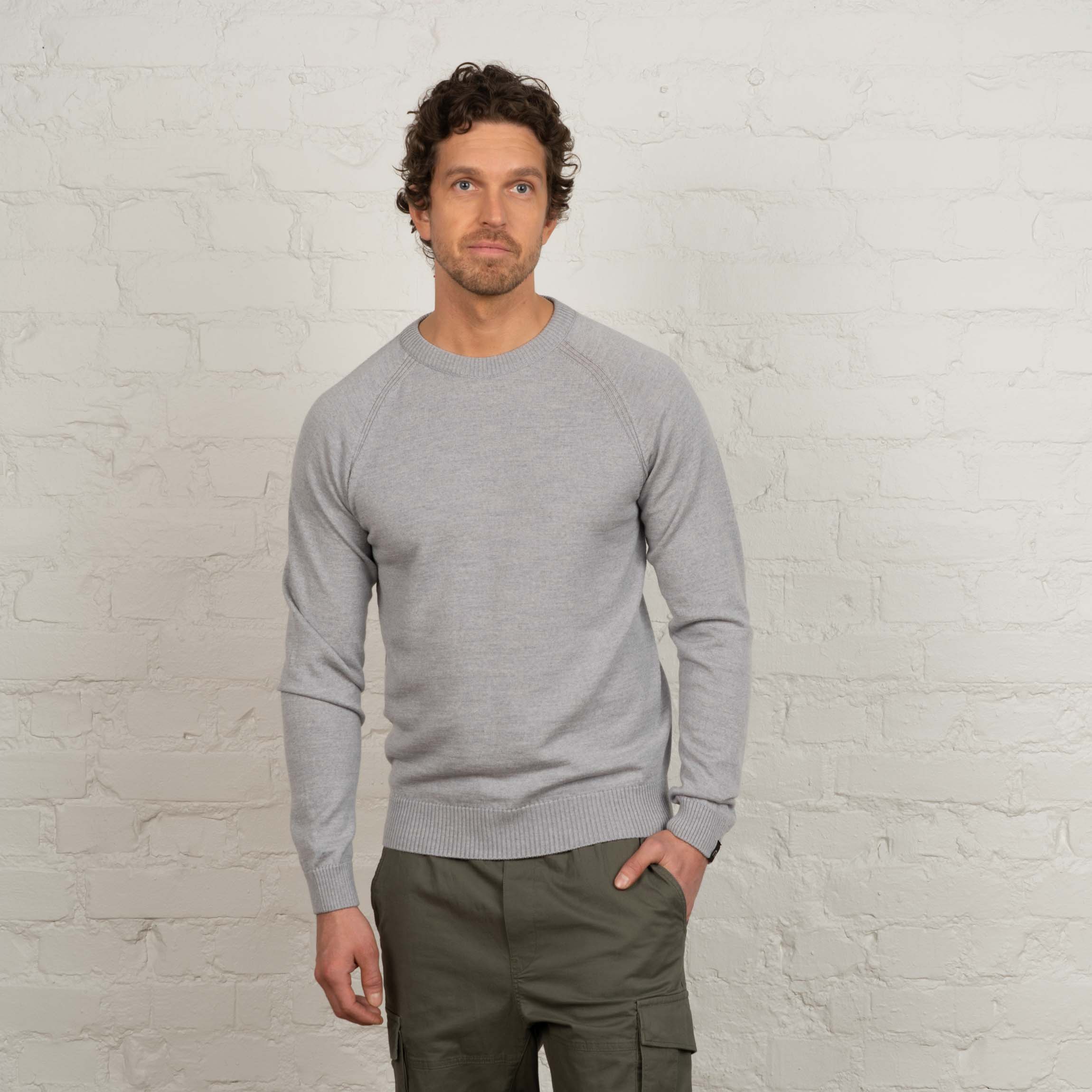 The model is 191 cm and wears size XL.