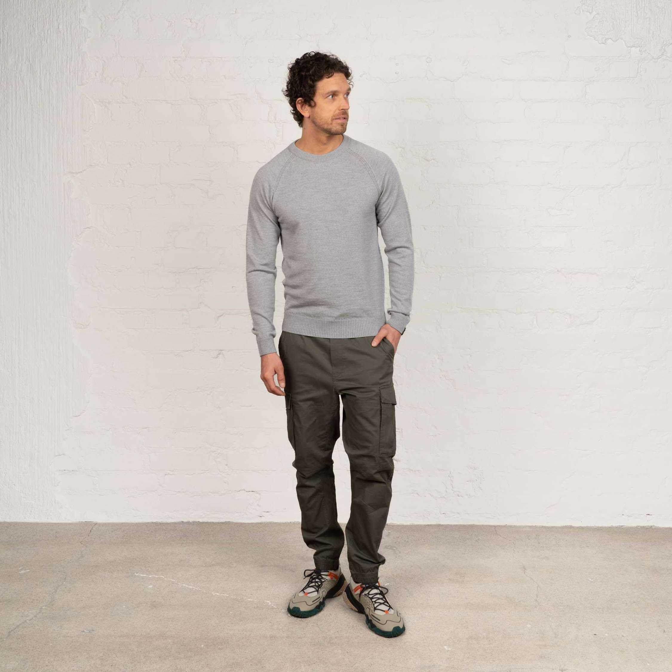 The model is 191 cm and wears size XL.