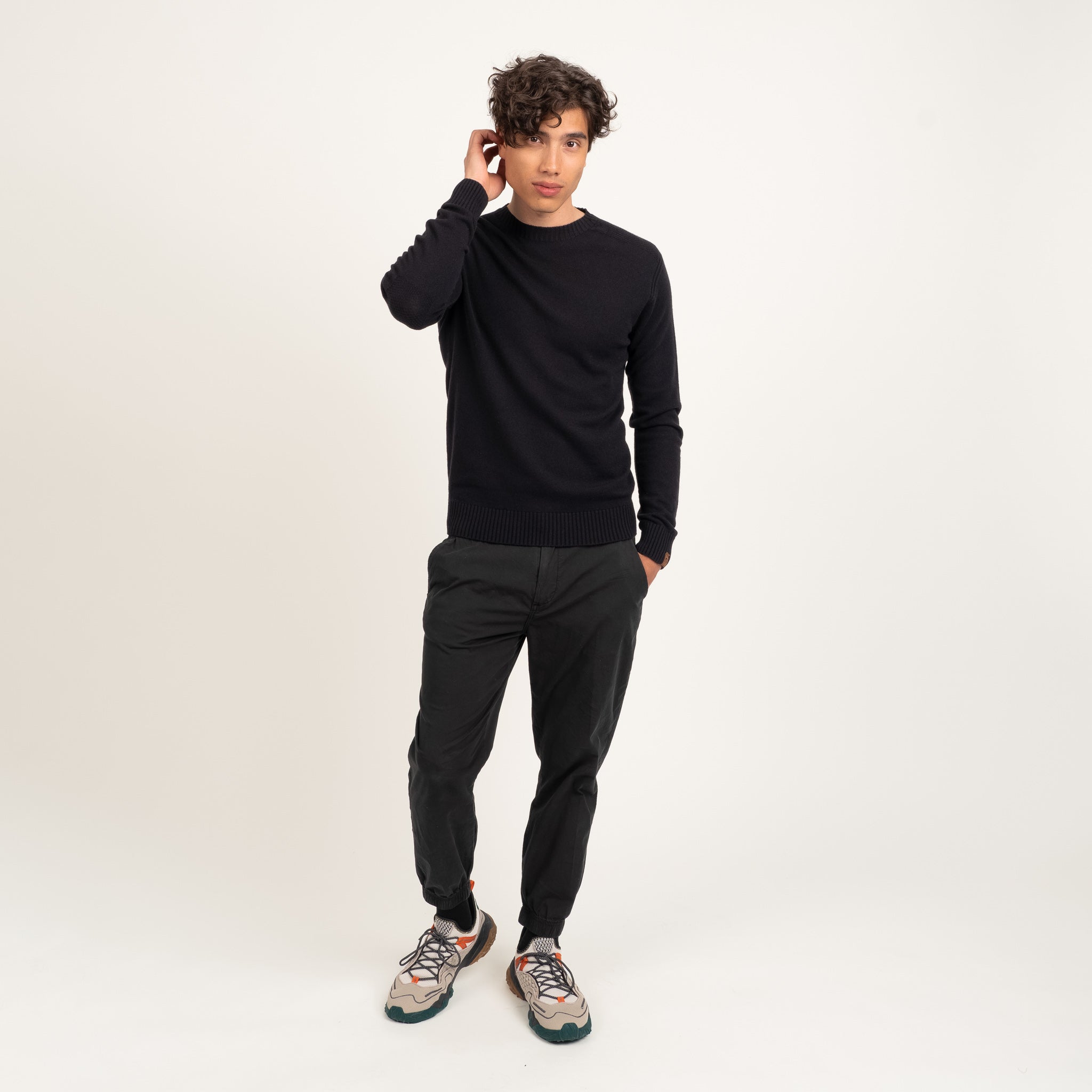 The model is 186 cm and wears size M.