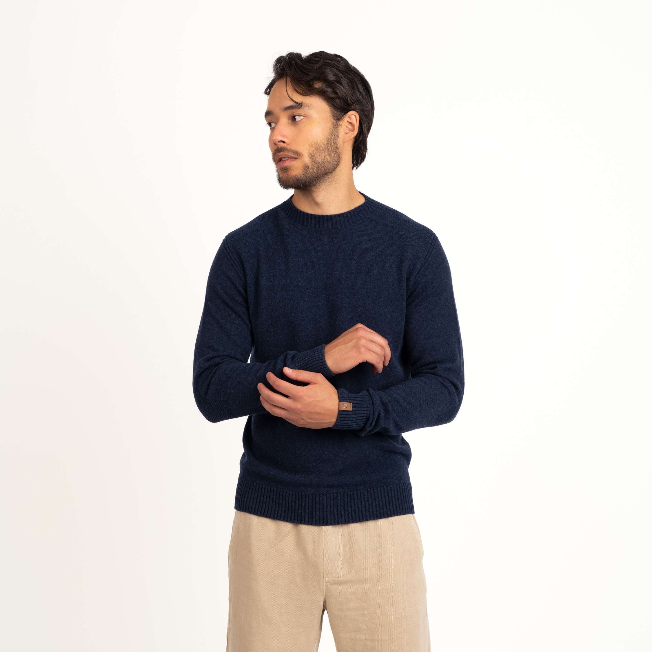 The model is 187 cm and wears size L.