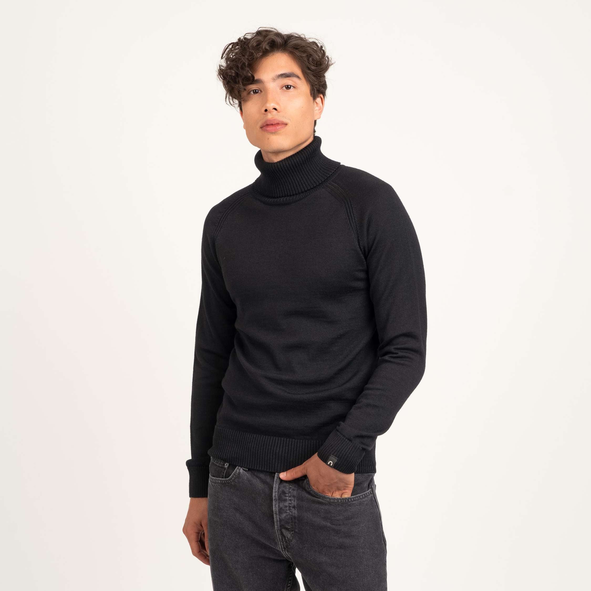 The model is 186 cm and wears size M.