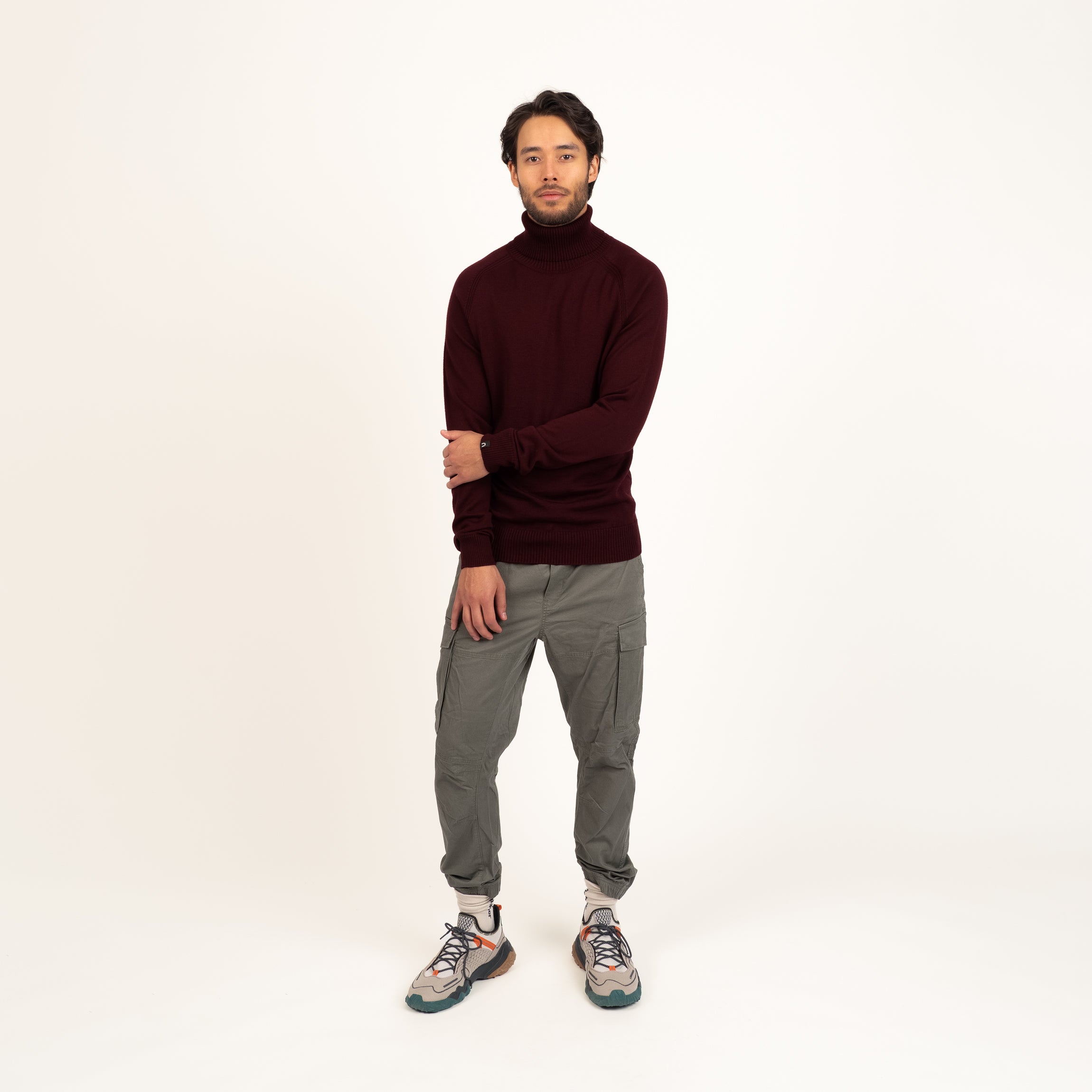 The model is 187 cm and wears size L.