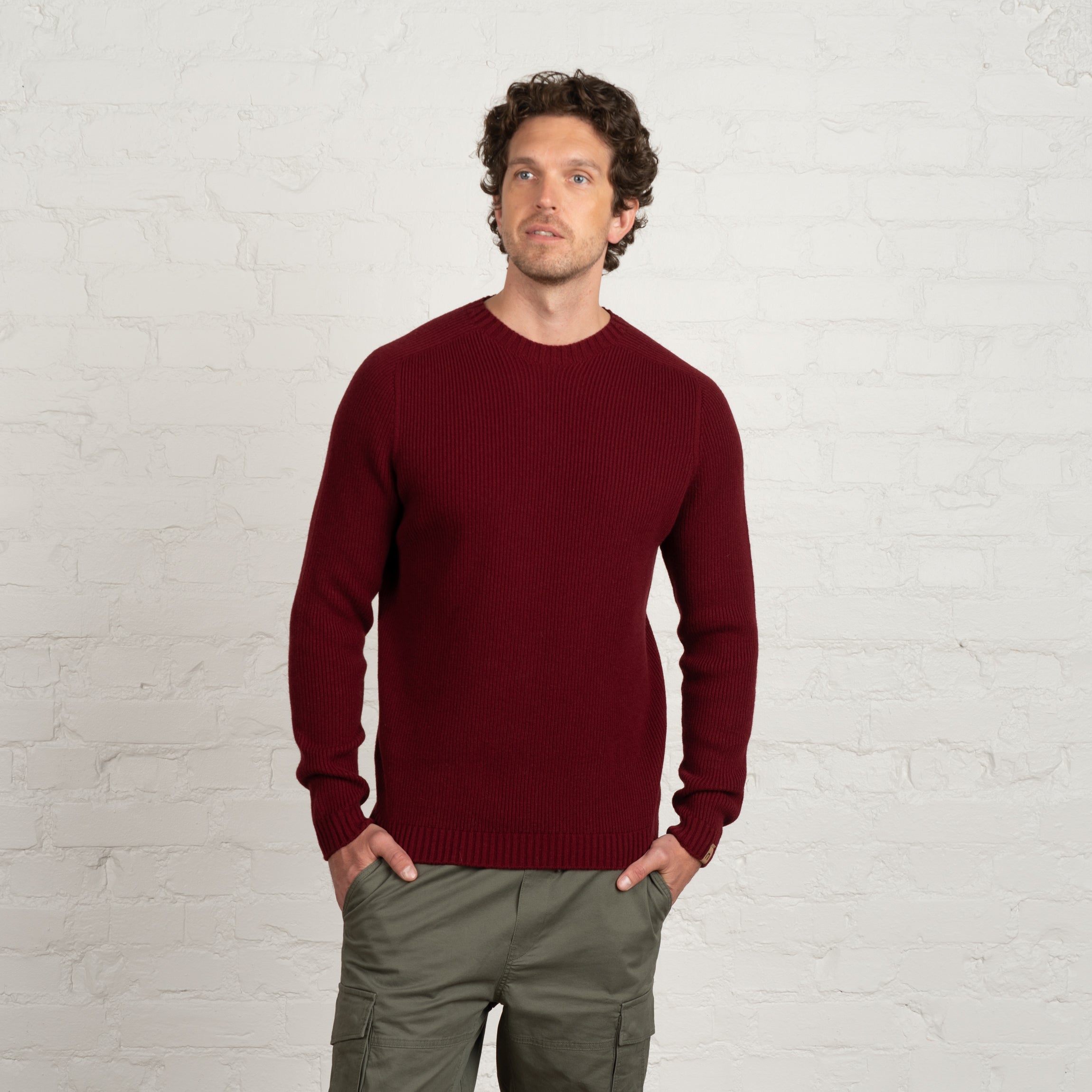 The model is 191 cm and wears size L.