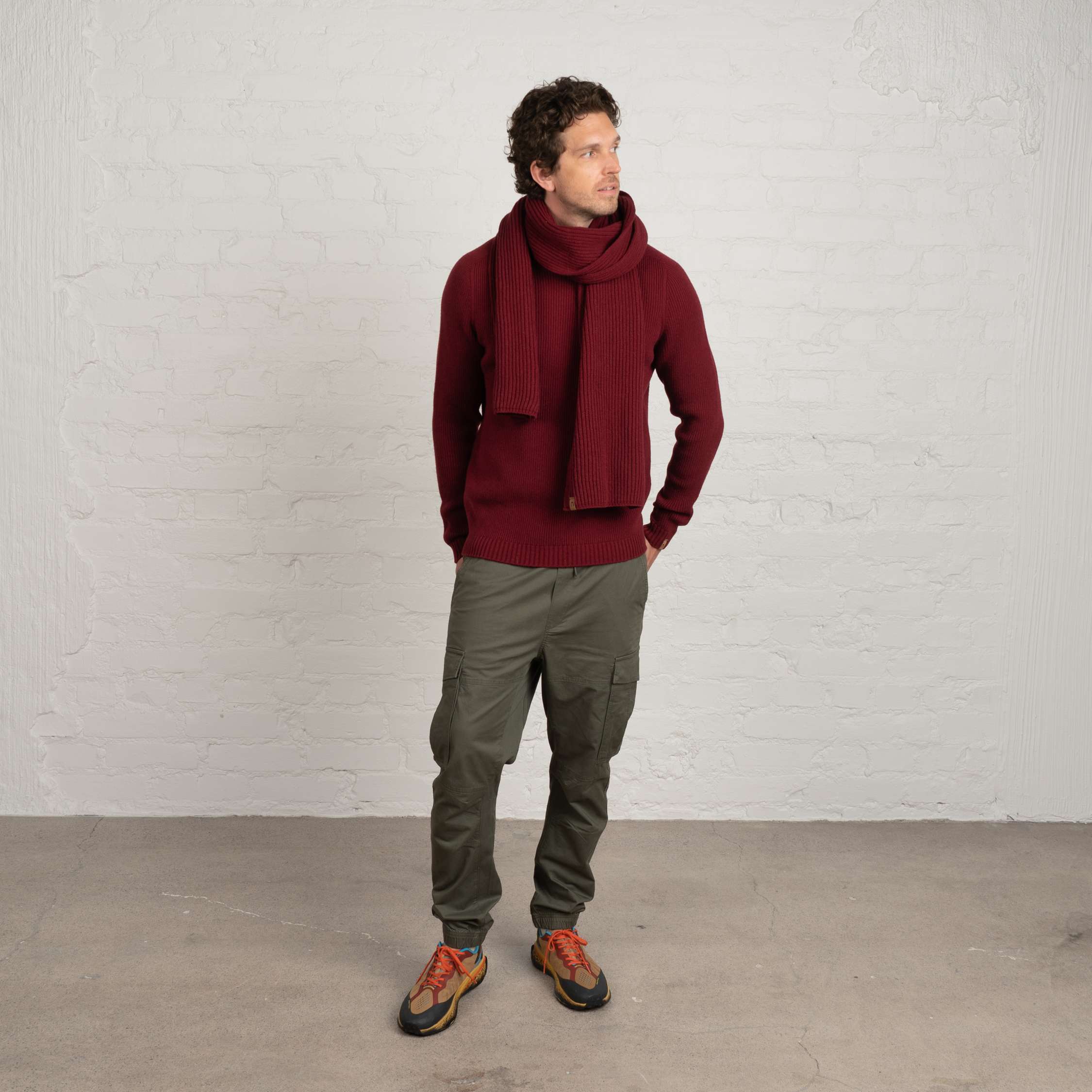 The model is 191 cm and wears size L.