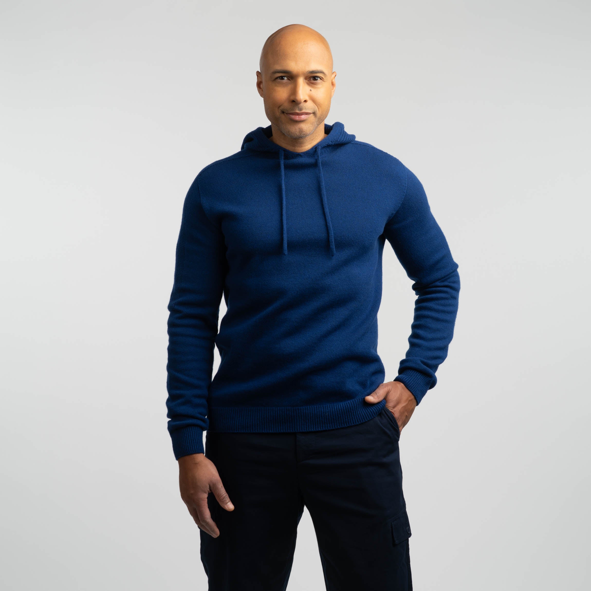 The model is 187 cm and wears size L.