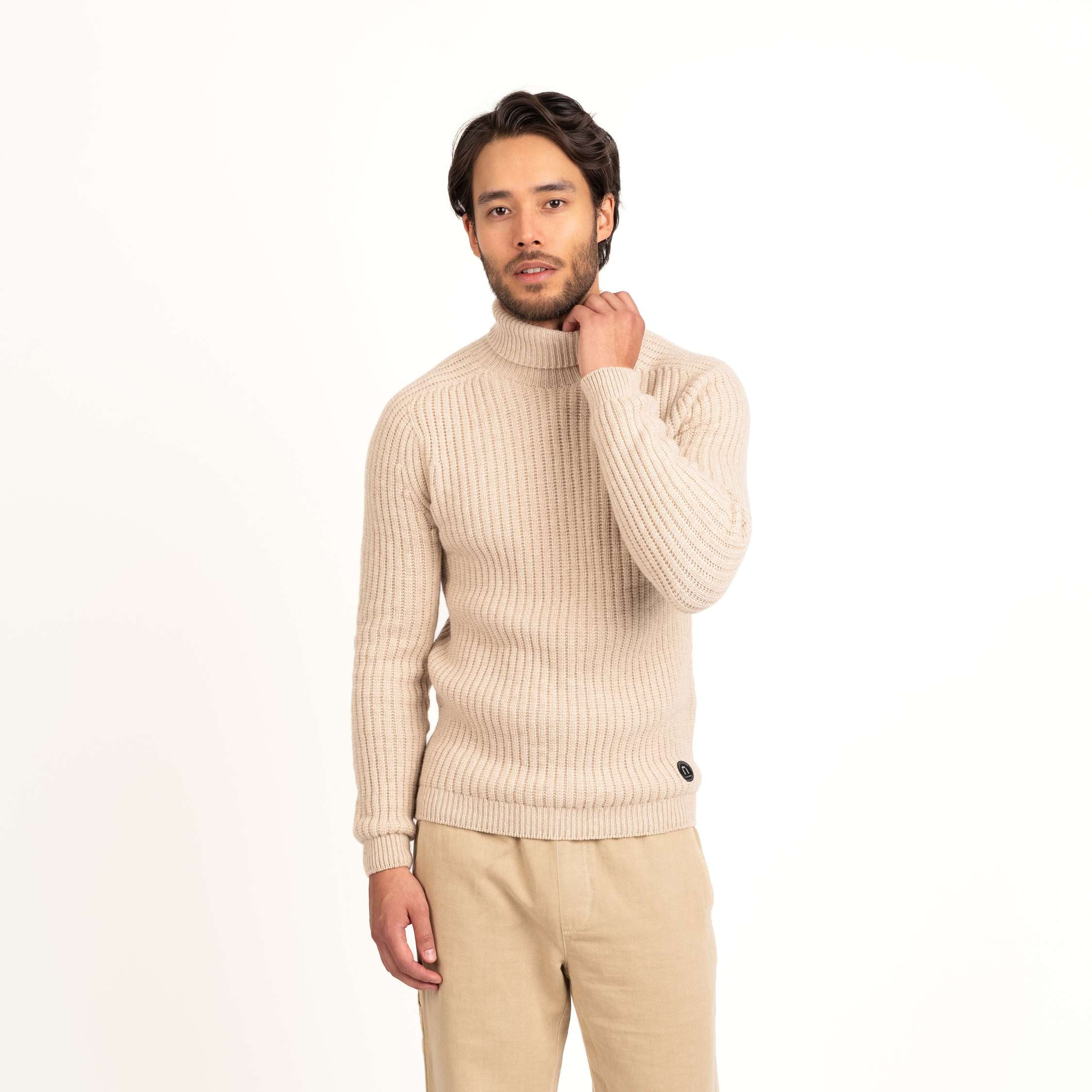 The model is 187 cm and wears size L.