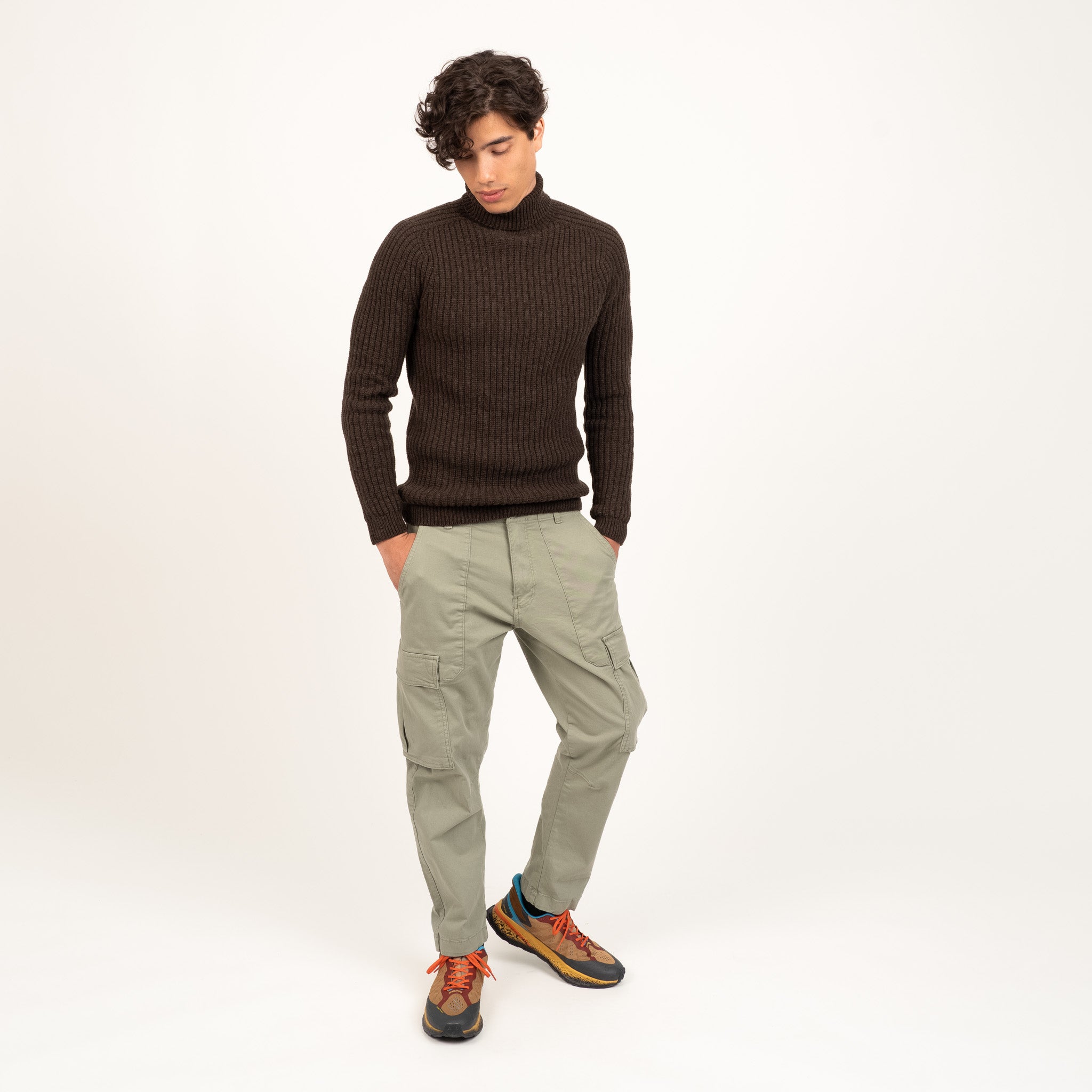 The model is 186 cm and wears size M.