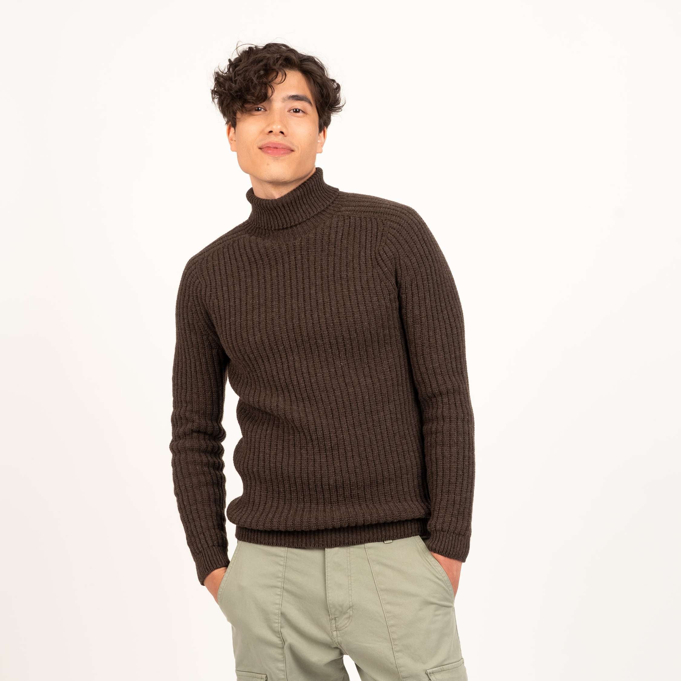 The model is 186 cm and wears size M.