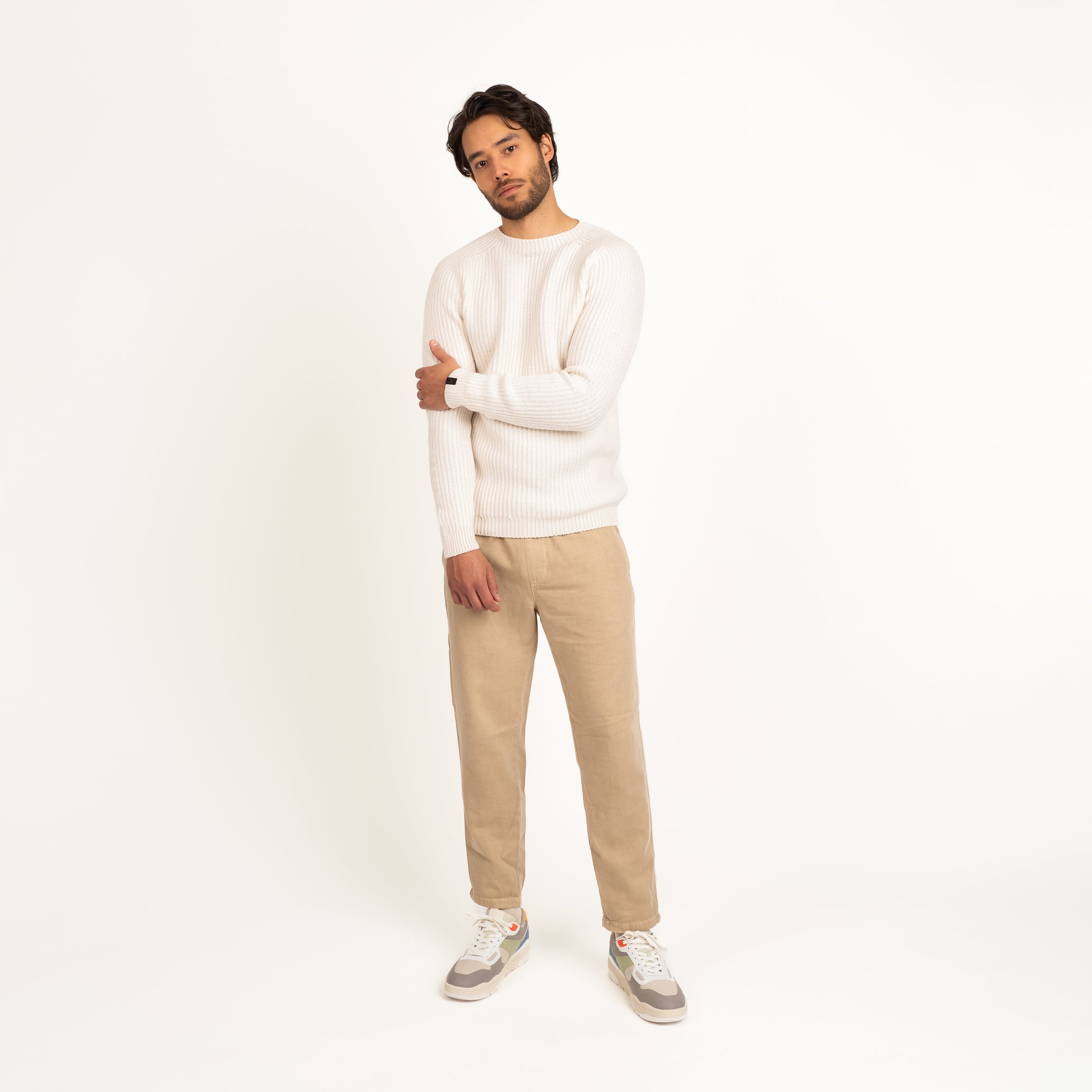 The model is 187 cm and wears size L.