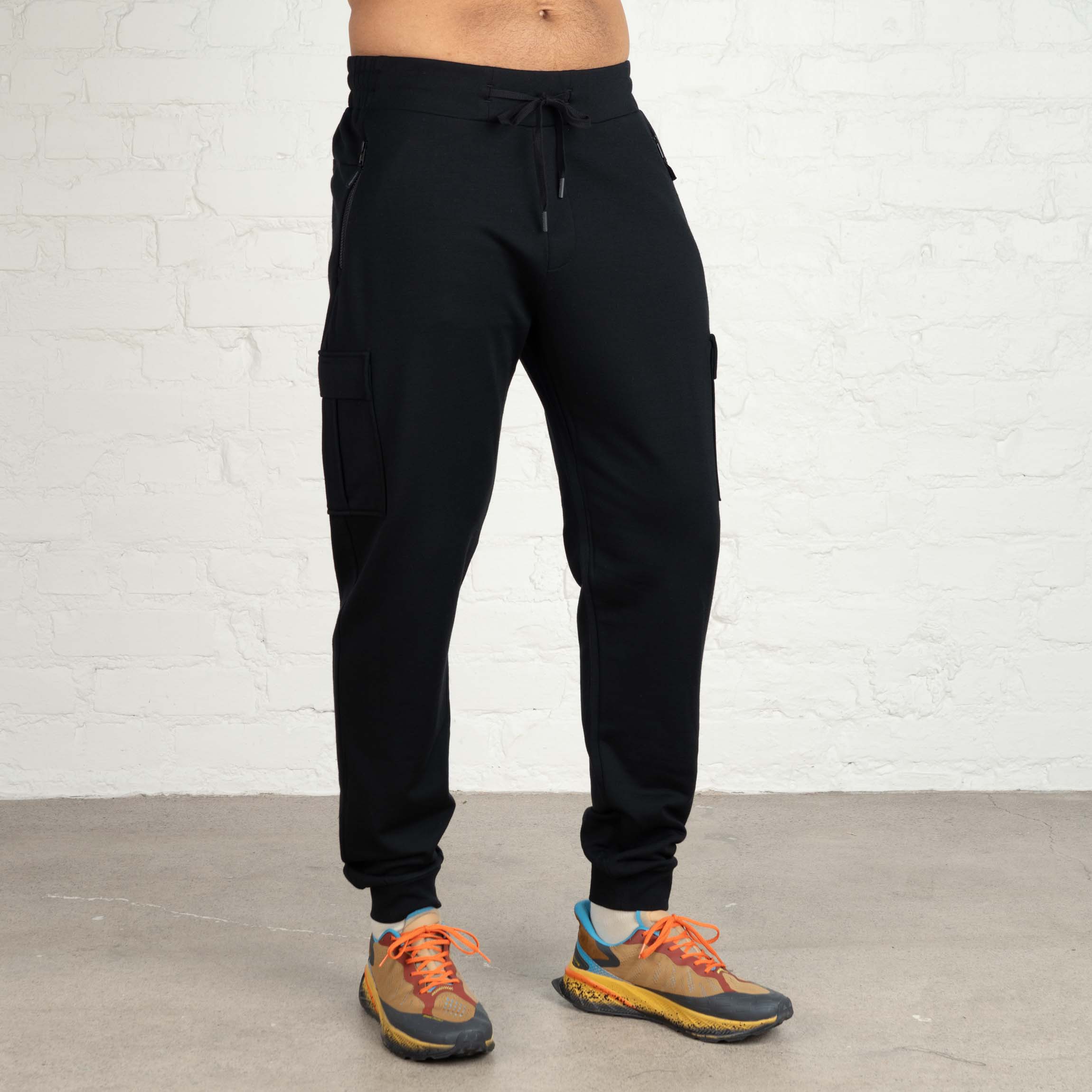 The model is 187 cm and wears size XL