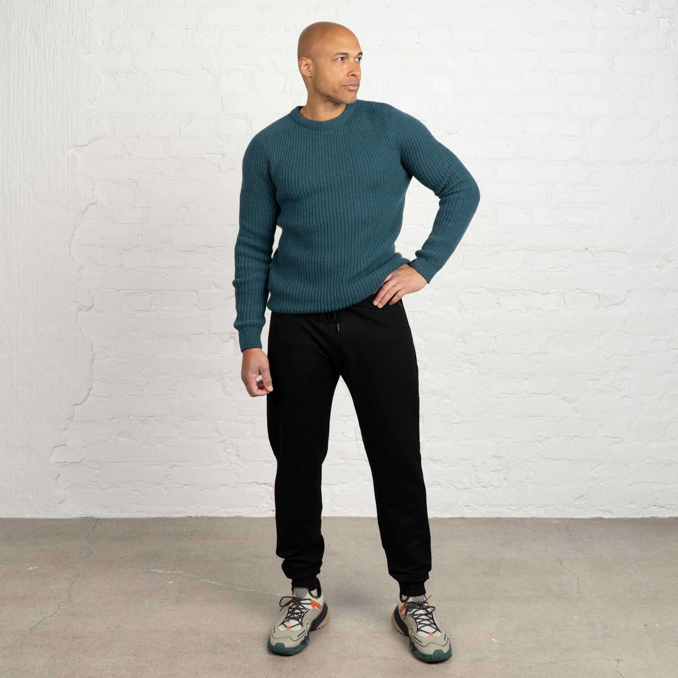 The model is 187 cm and wears size XL