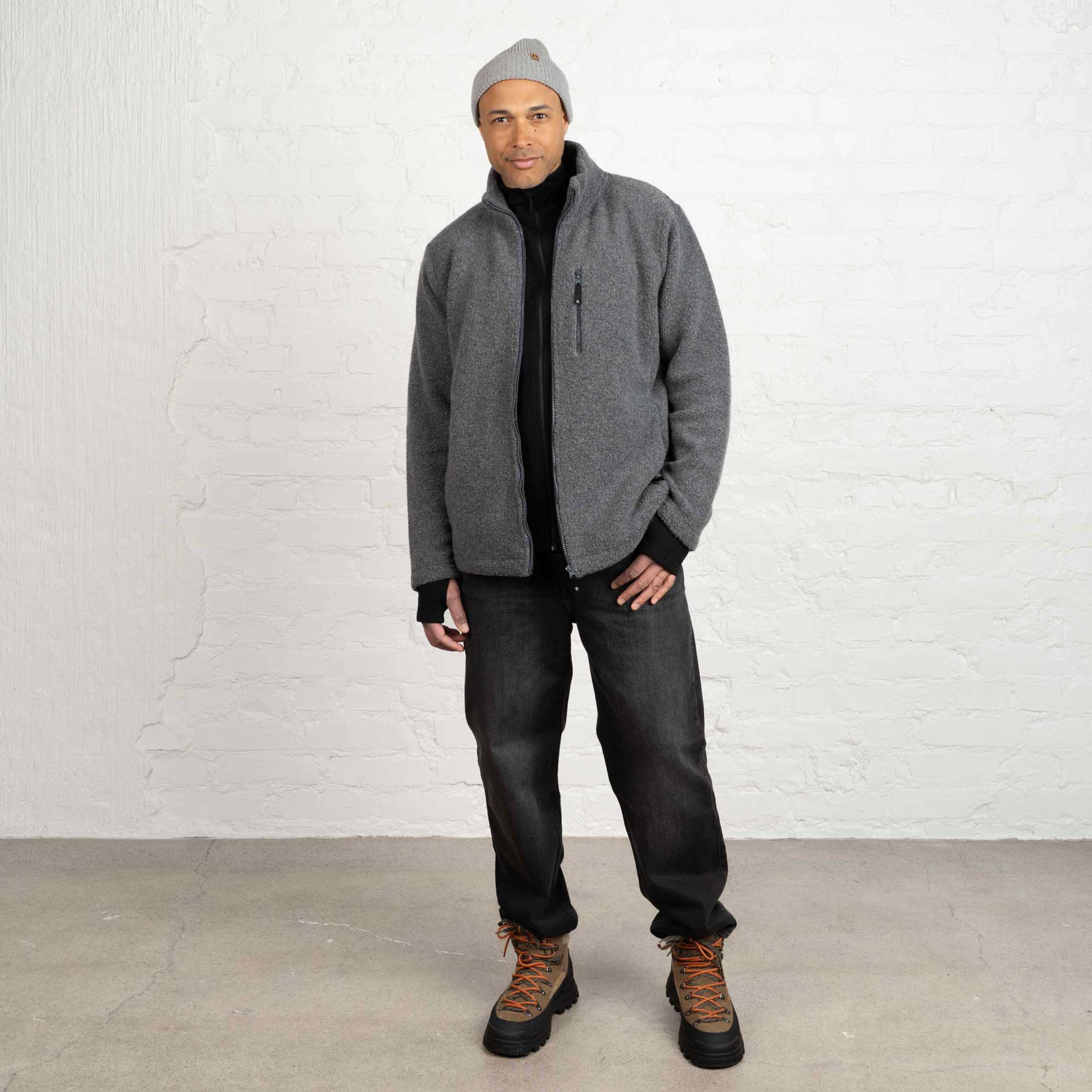 The model is 187 cm and wears size XL