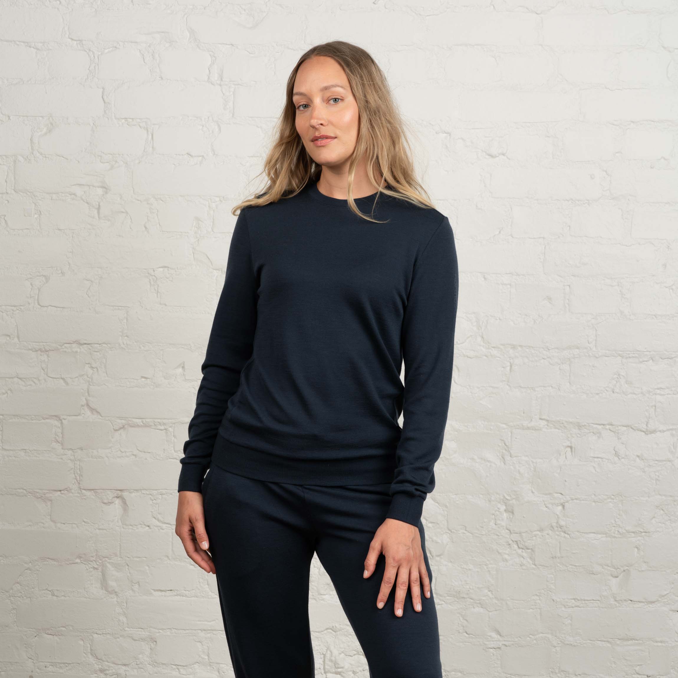 The model is 174 cm and wears size S.