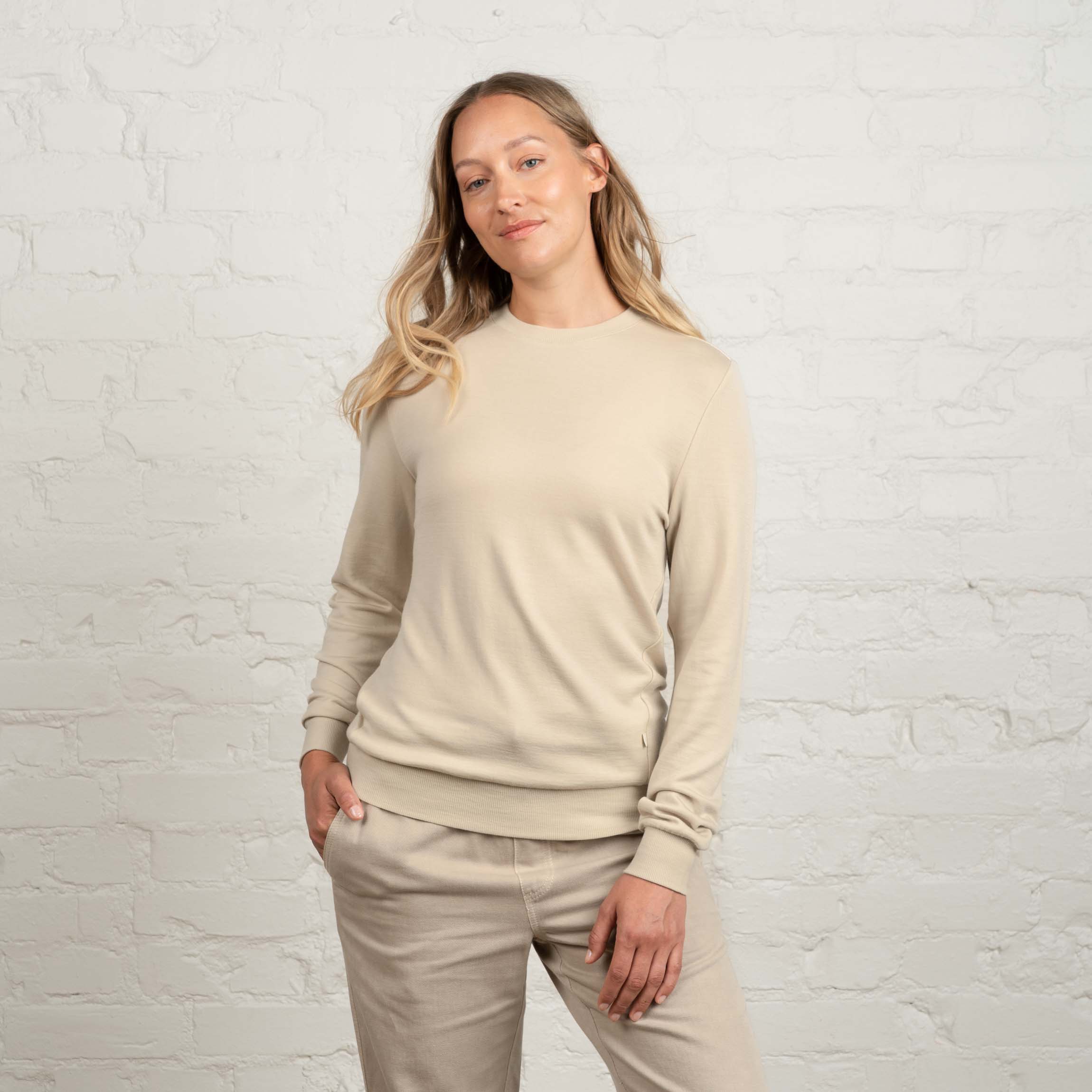 The model is 174 cm and wears size S.