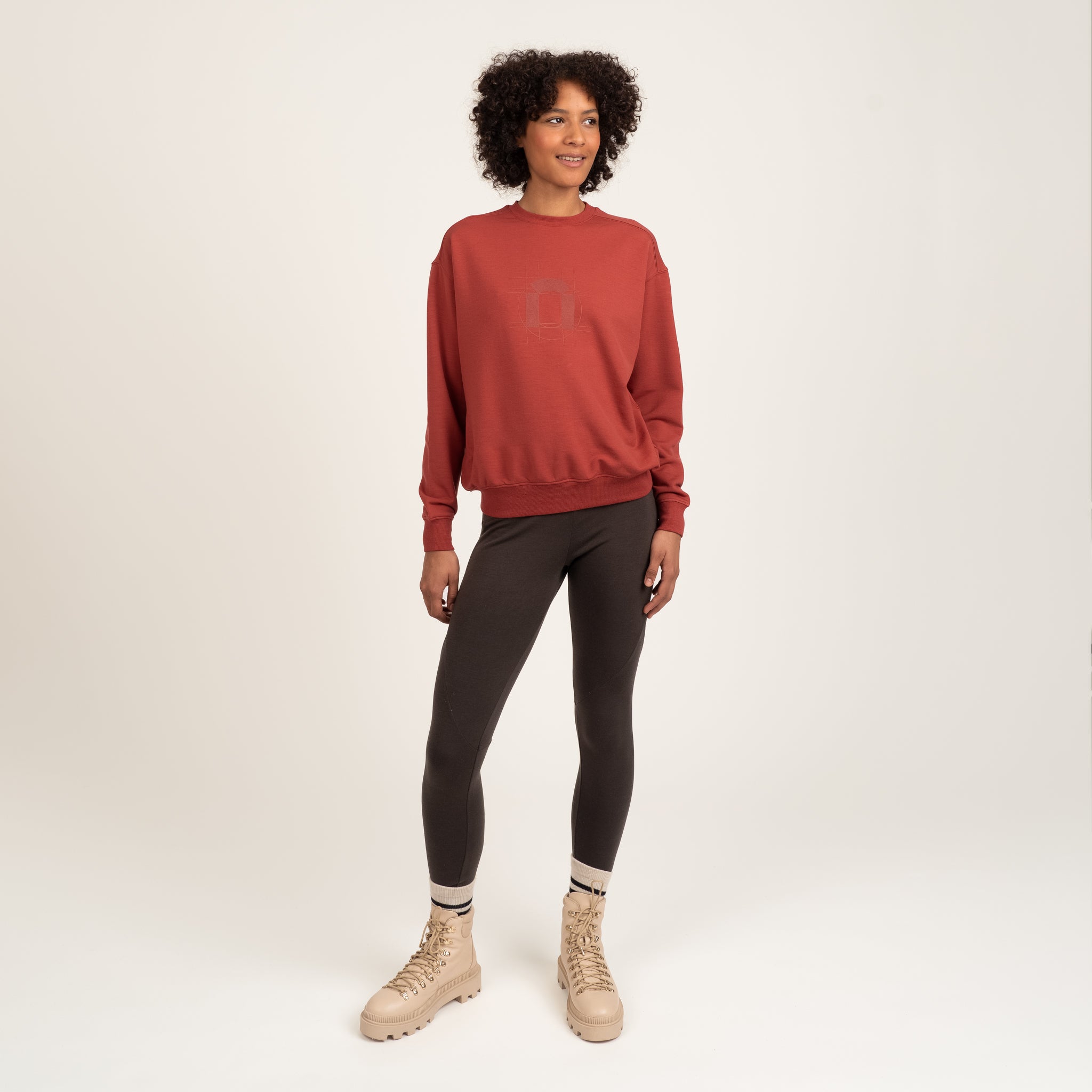 The model is 180 cm and wears size S.