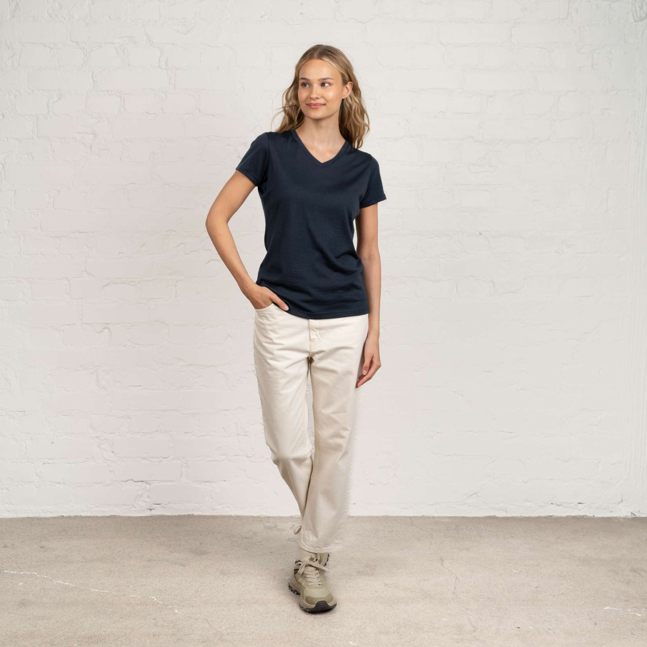 The model is 175 cm and wears size S.