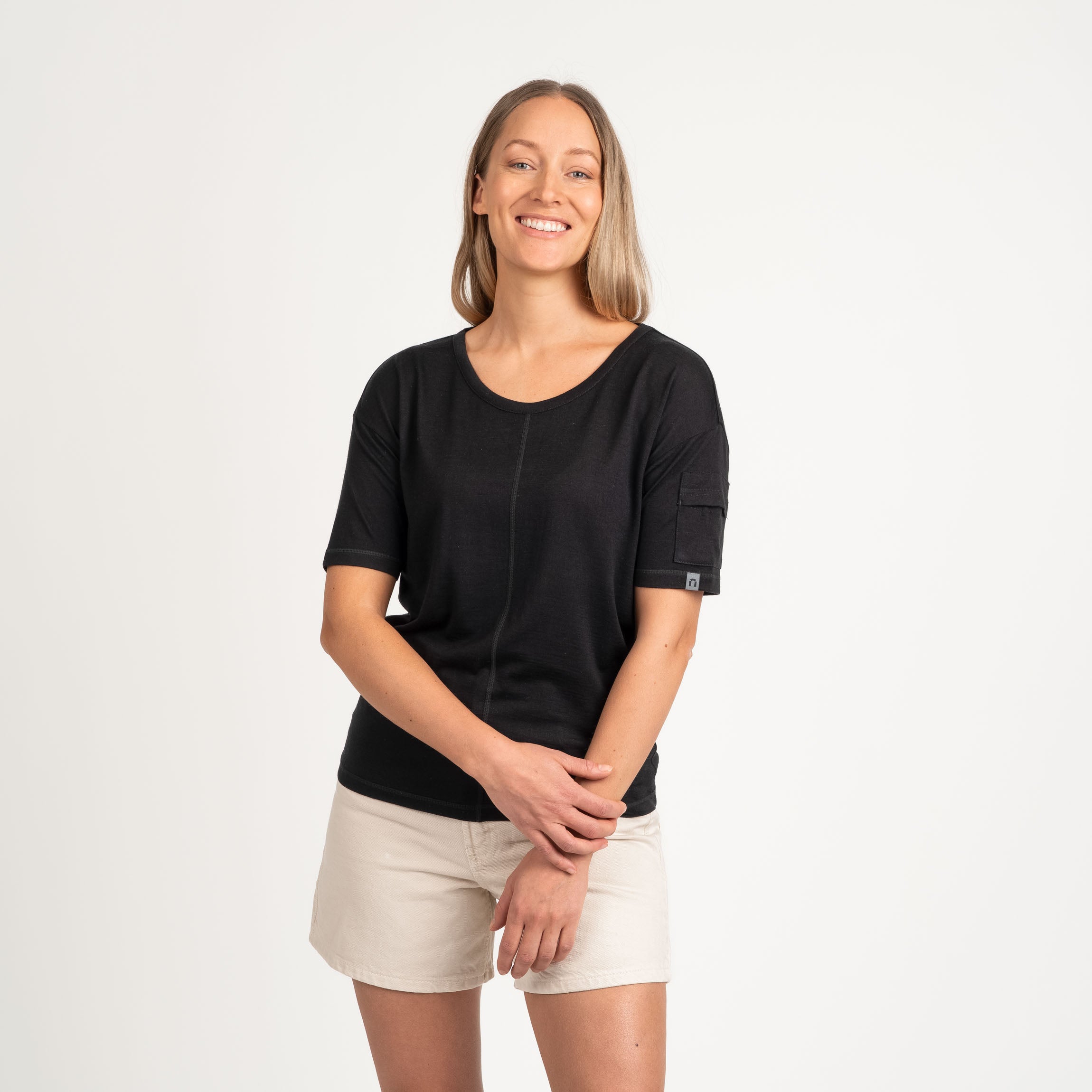 The model is 174 cm and wears size S.