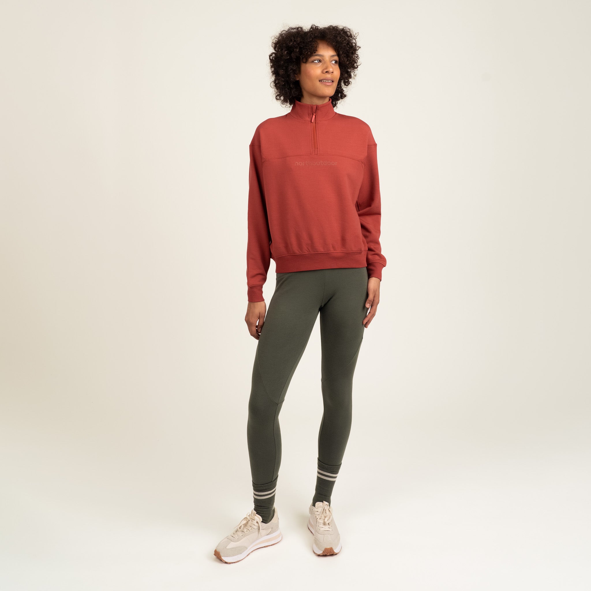 The model is 180 cm and wears size S.