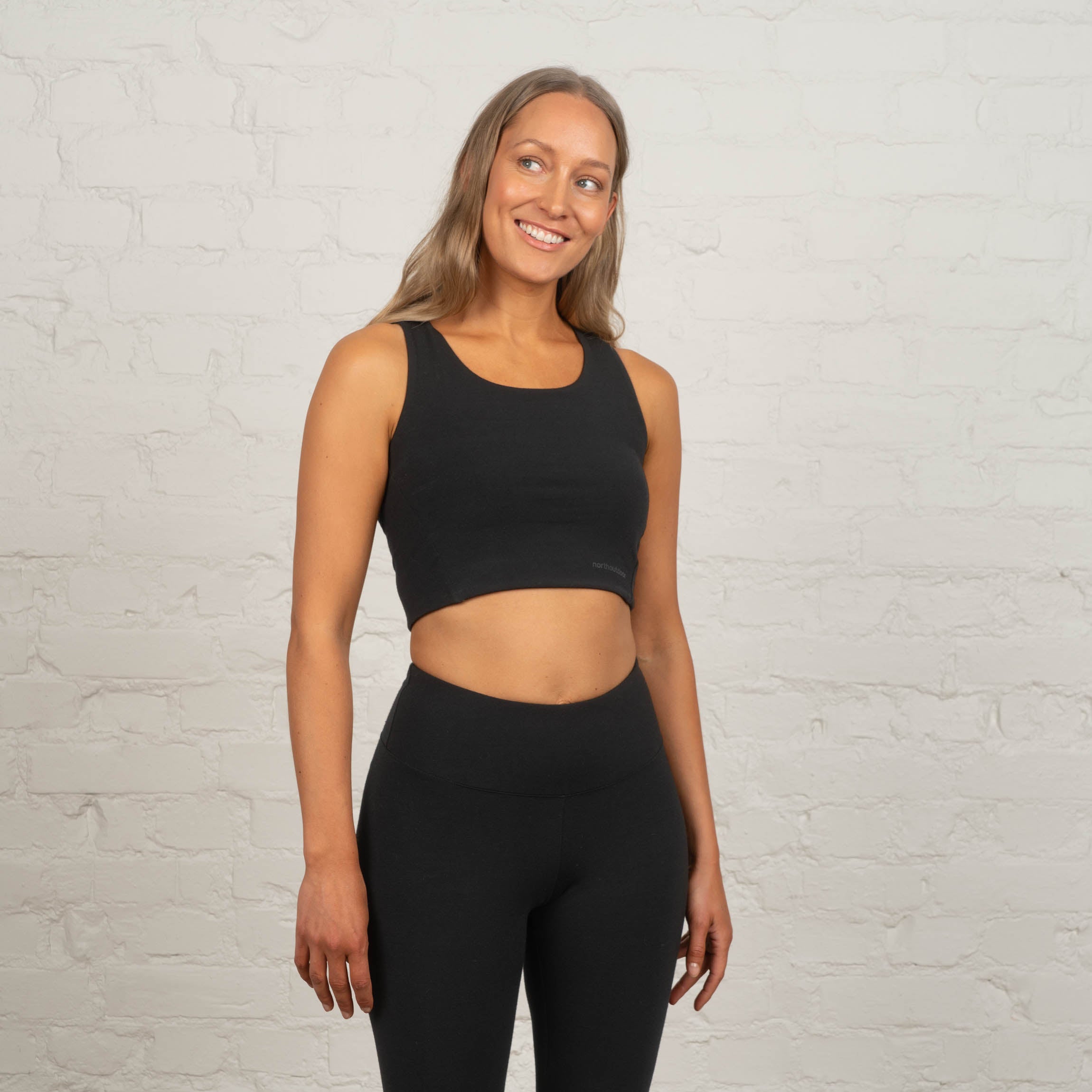 The model is 174 cm and wears size S.