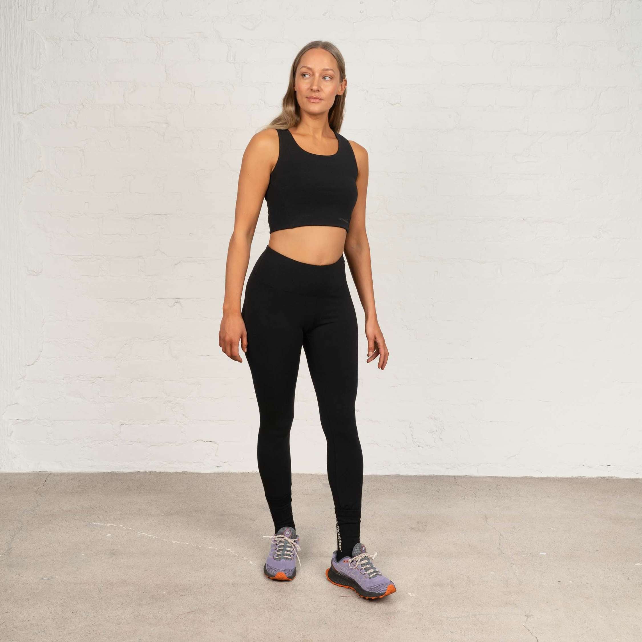 The model is 174 cm and wears size S.