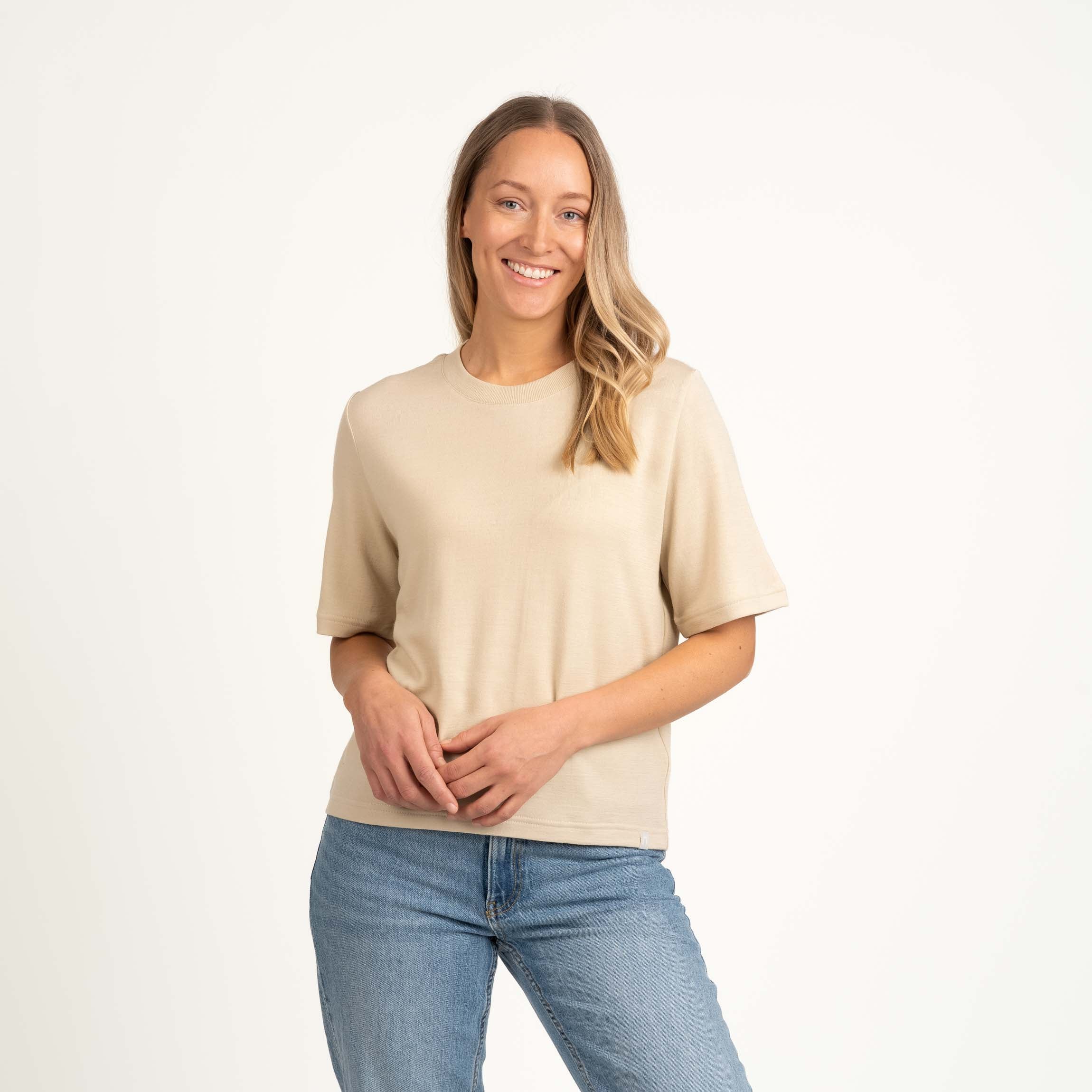 The model is 174 cm and wears size S.