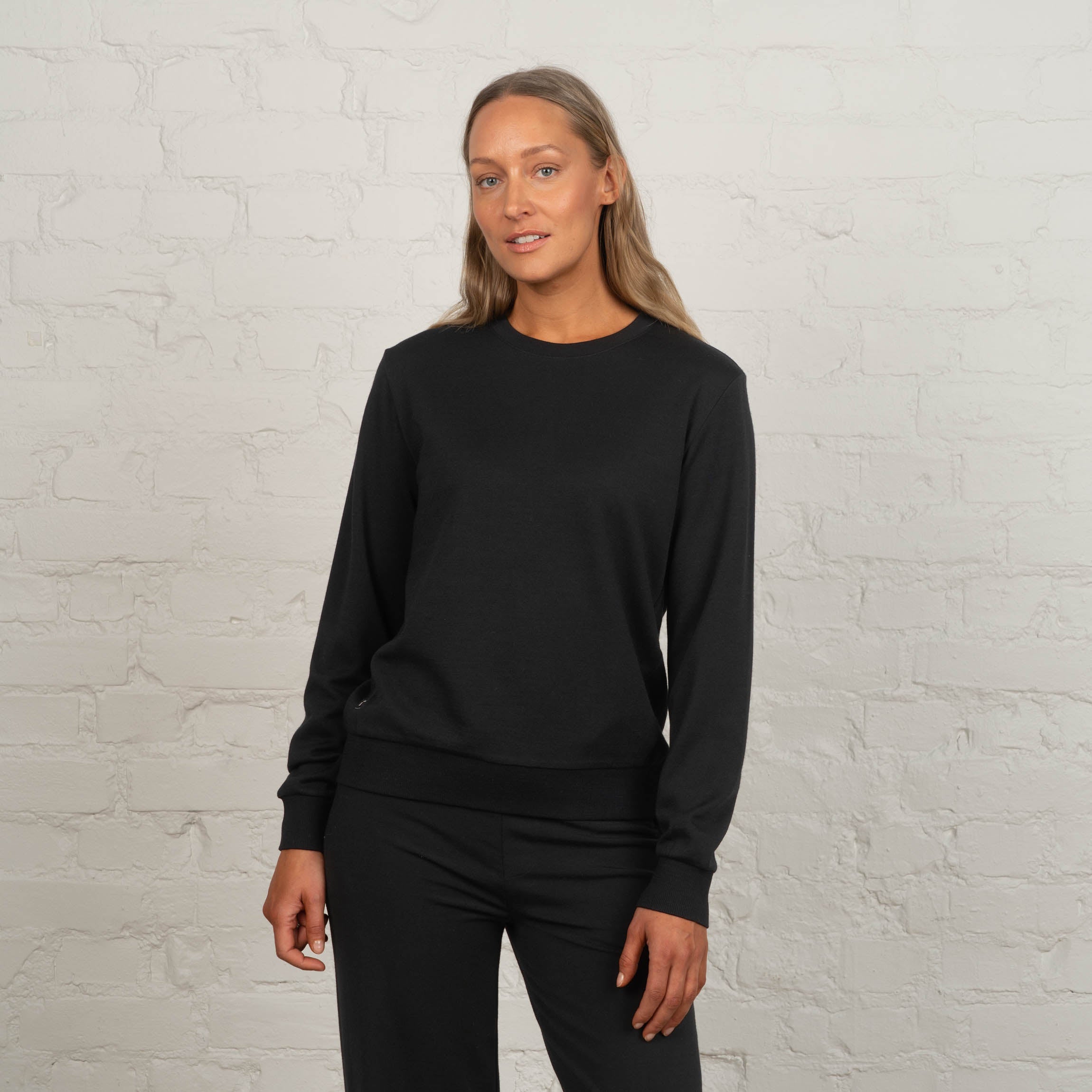 The model is 174 cm and wears size S.