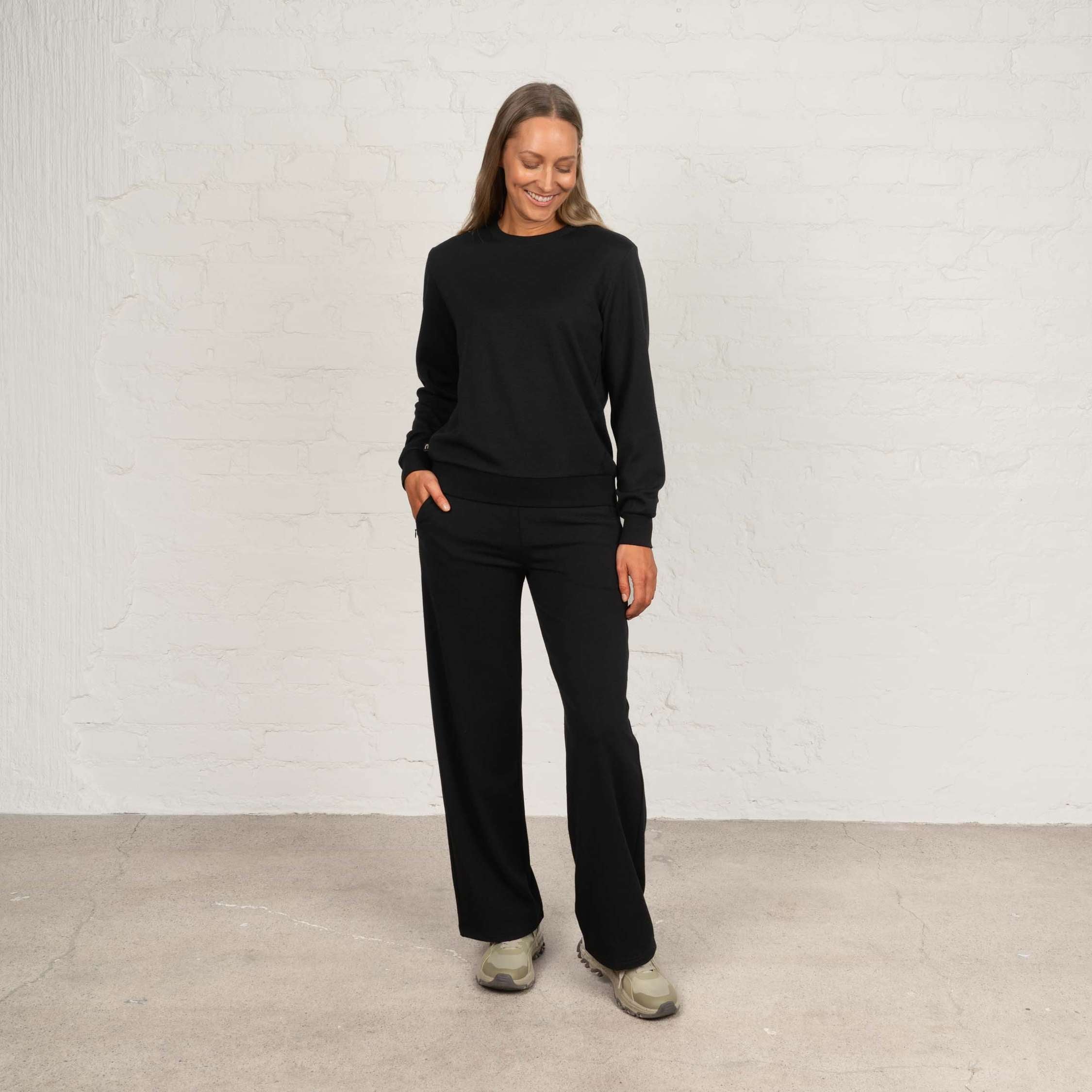 The model is 174 cm and wears size S.