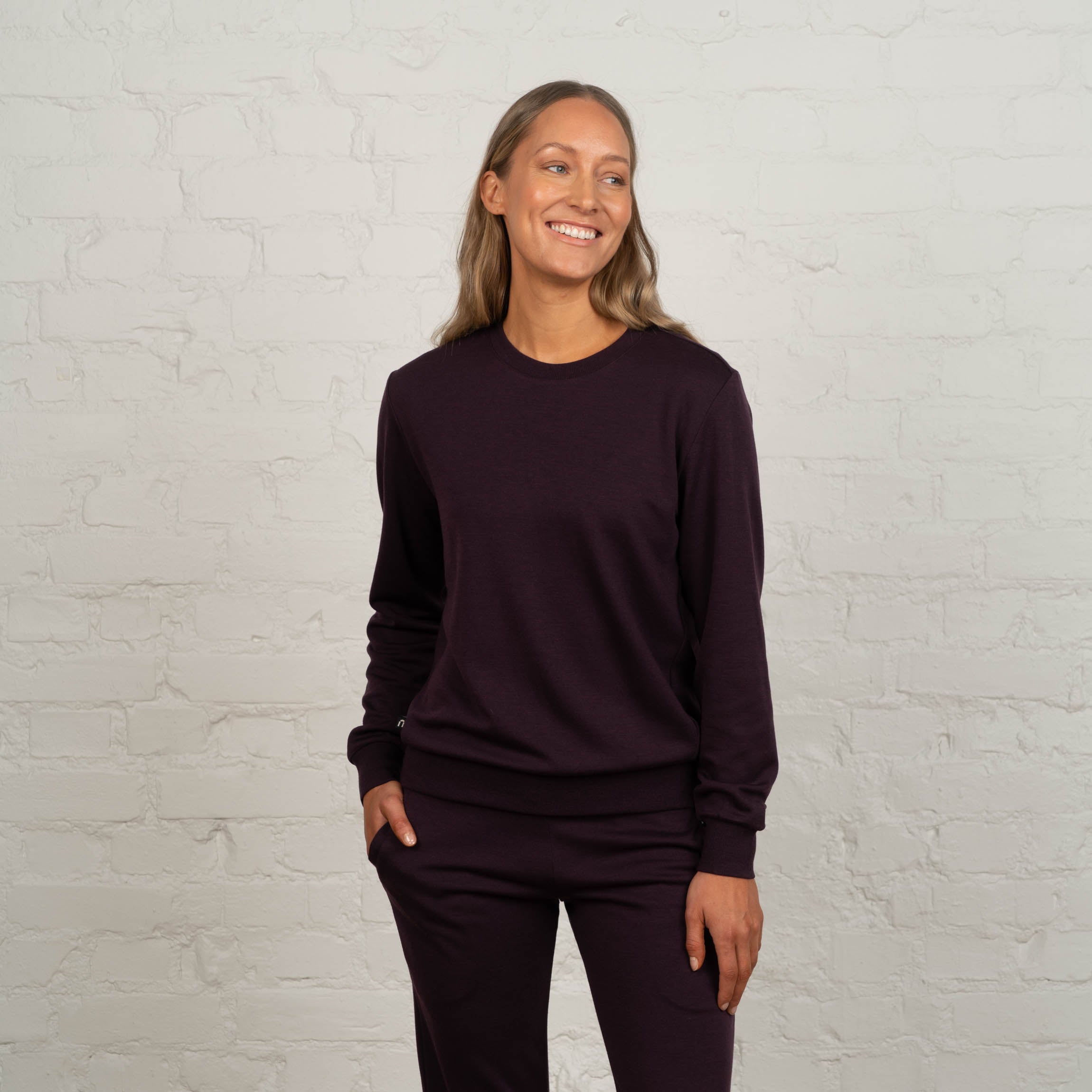 The model is 174 cm and wears size S.