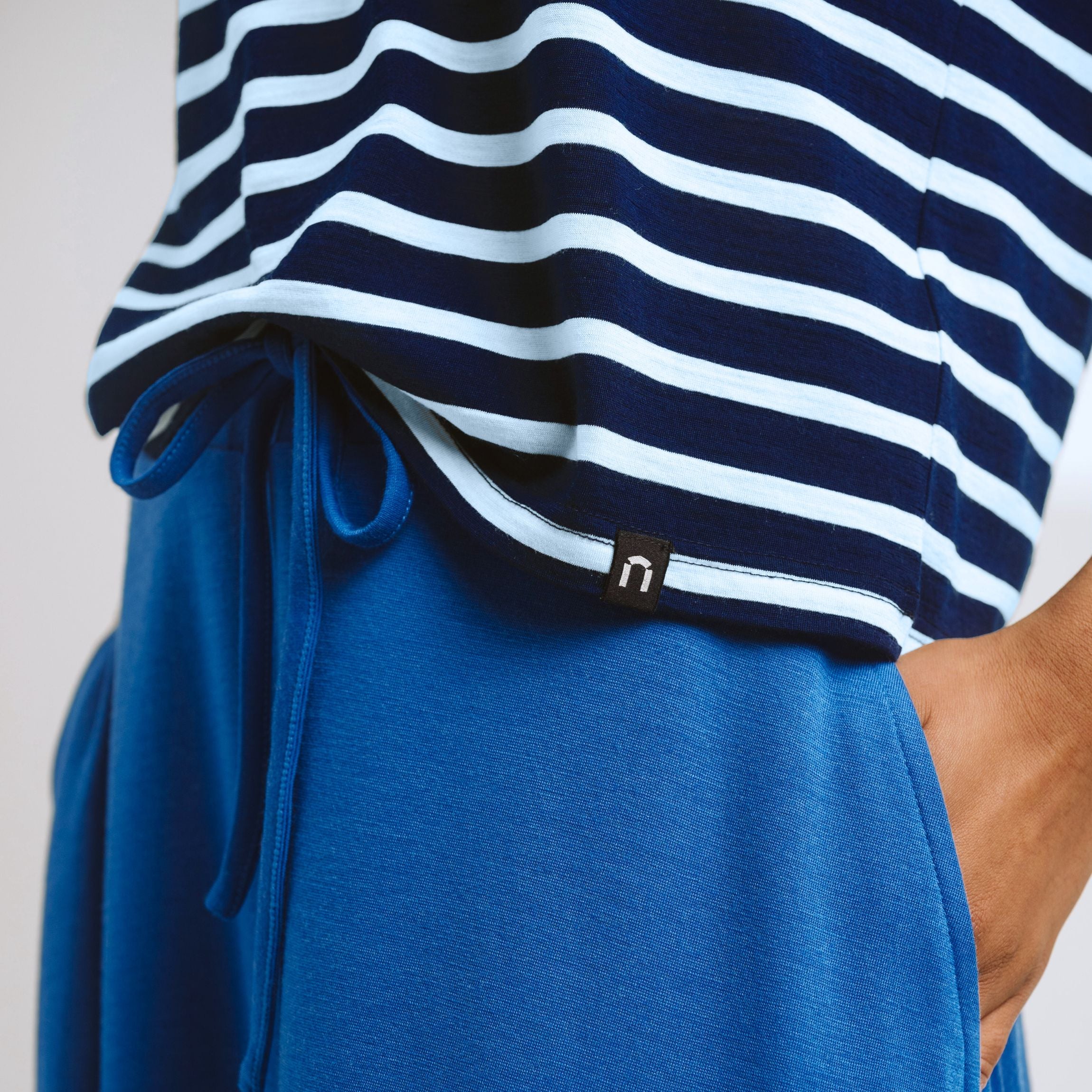 T-shirt Nora en mérinos W - myrtille foncé | blanc naturel