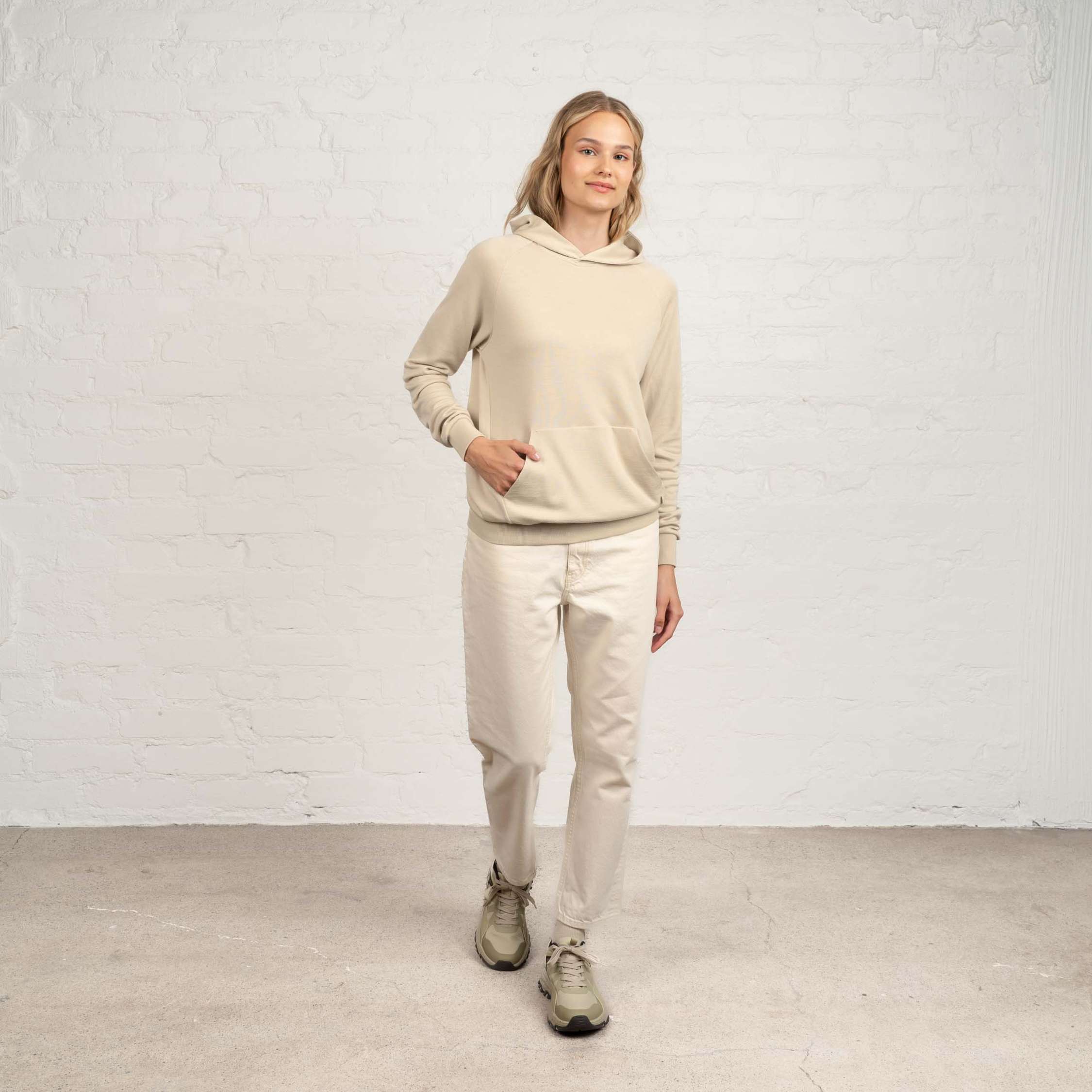 The model is 175 cm and wears size S.