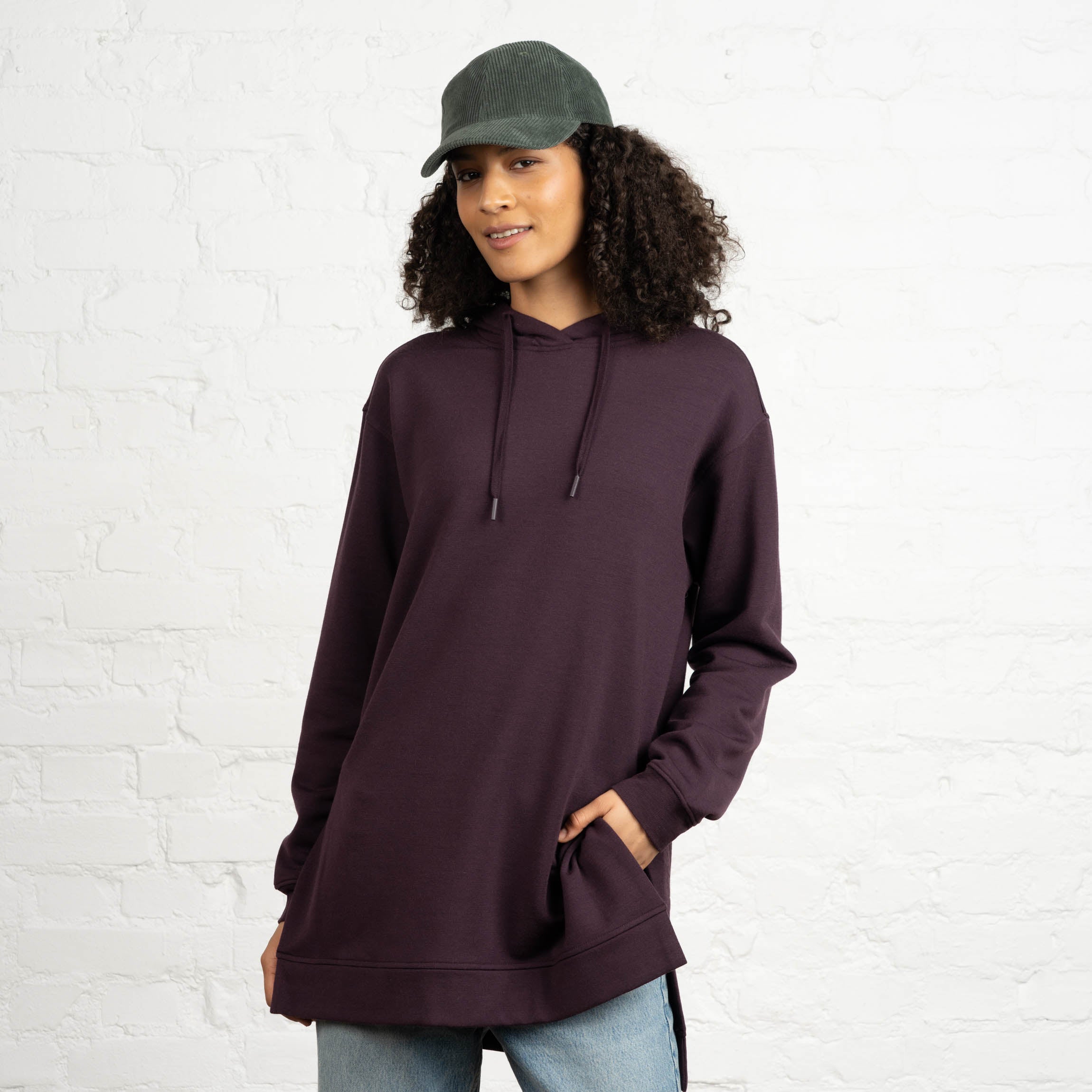 The model is 180 cm and wears size S.