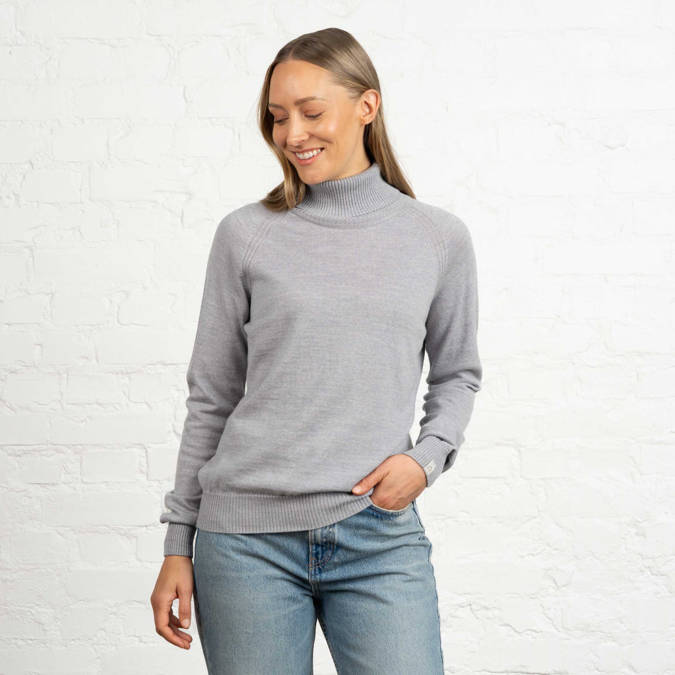 The model is 174 cm and wears size M.