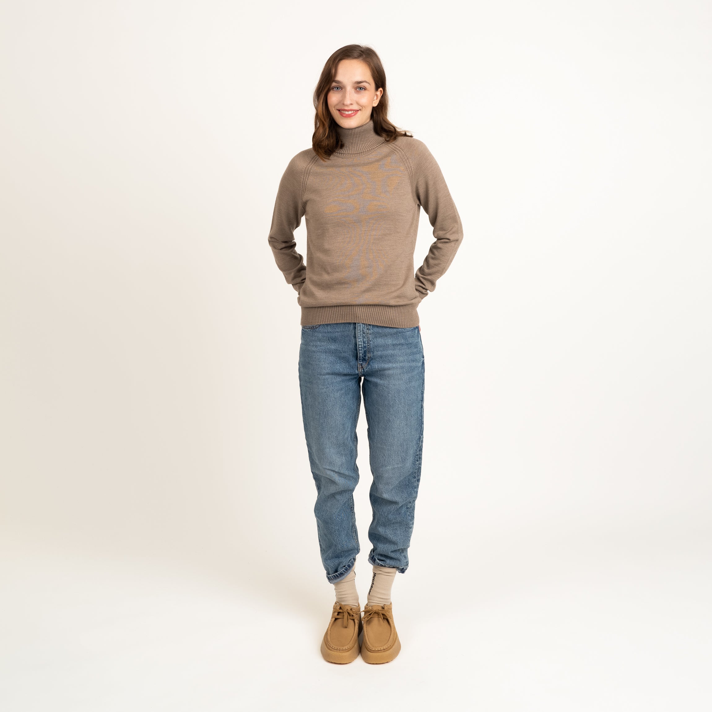 The model is 175 cm and wears size S.