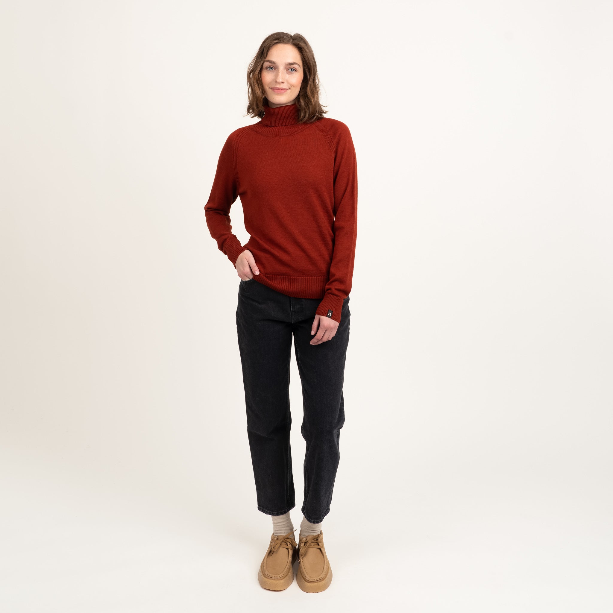 The model is 175 cm and wears size S.