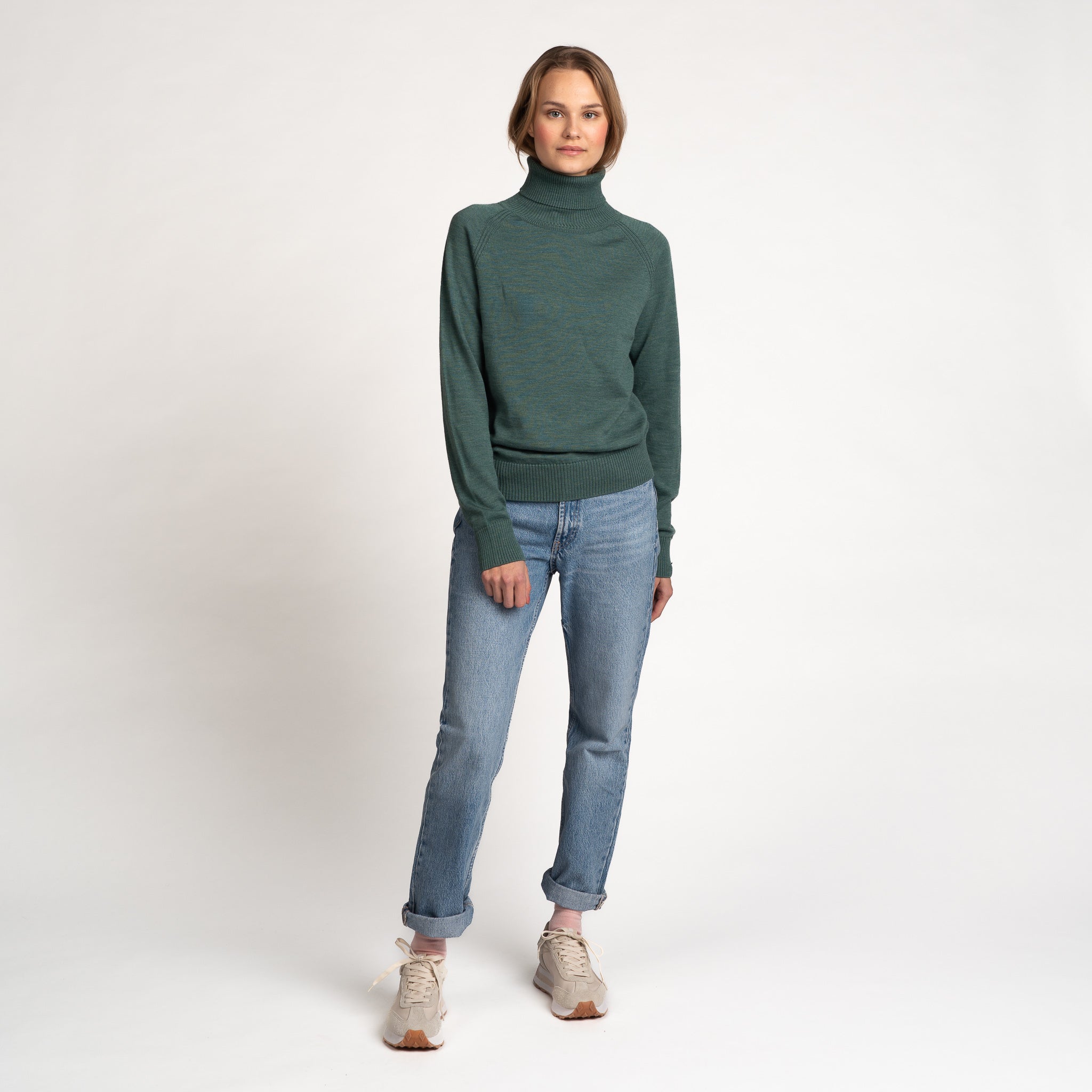 The model is 175 cm and wears size S.