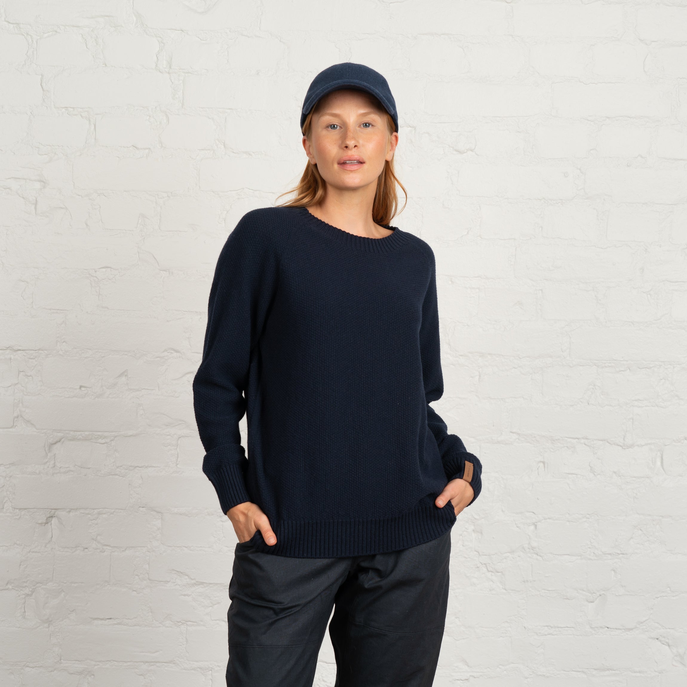 The model is 173 cm and wears size M.