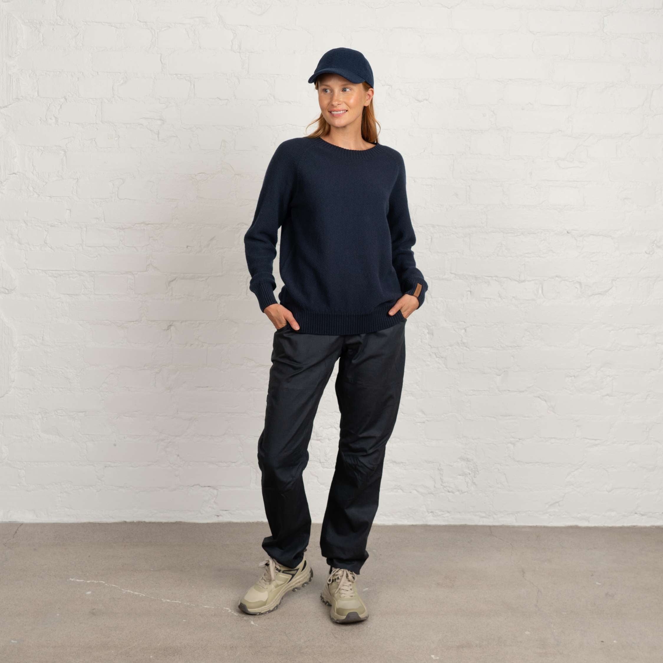 The model is 173 cm and wears size M.