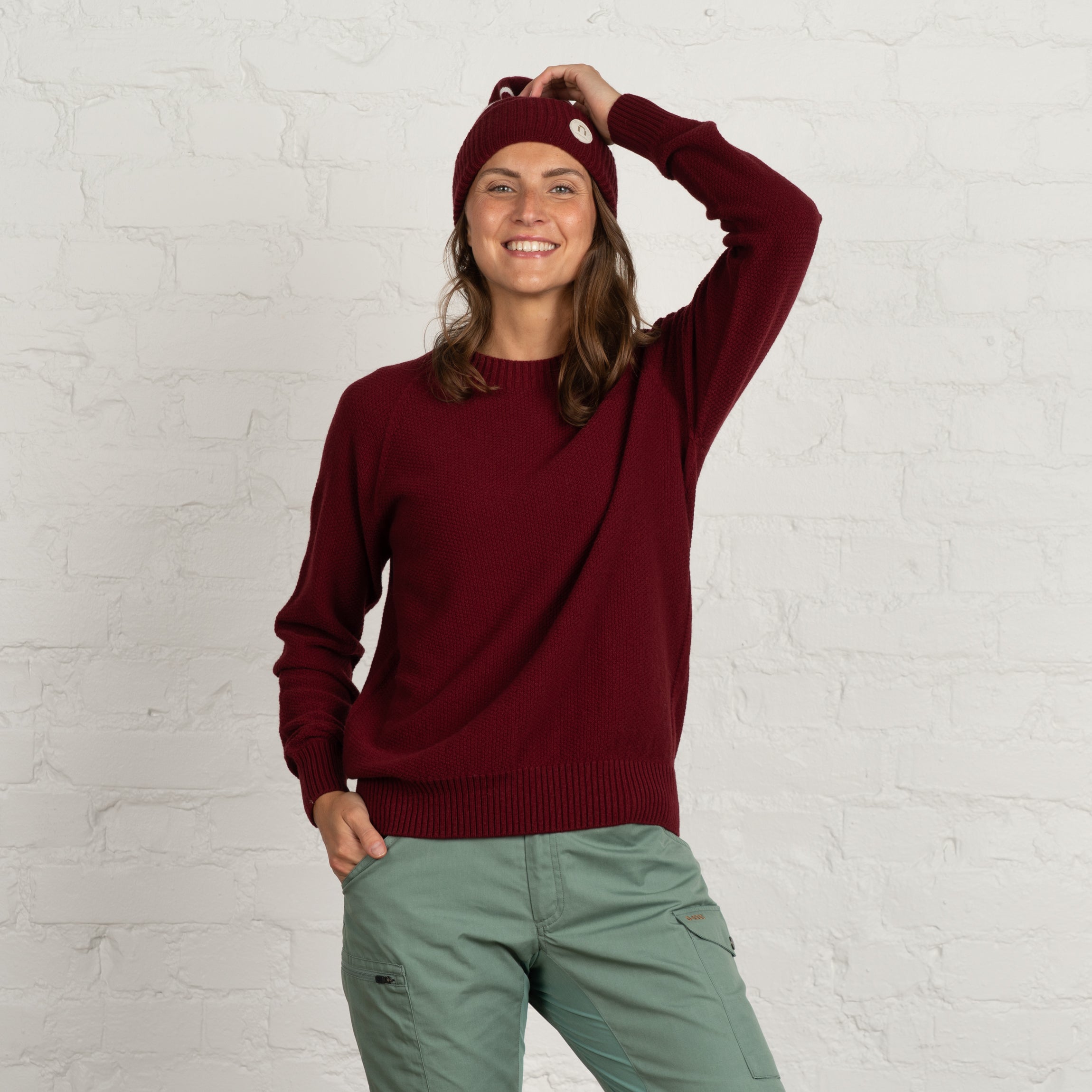 The model is 175 cm and wears size M.