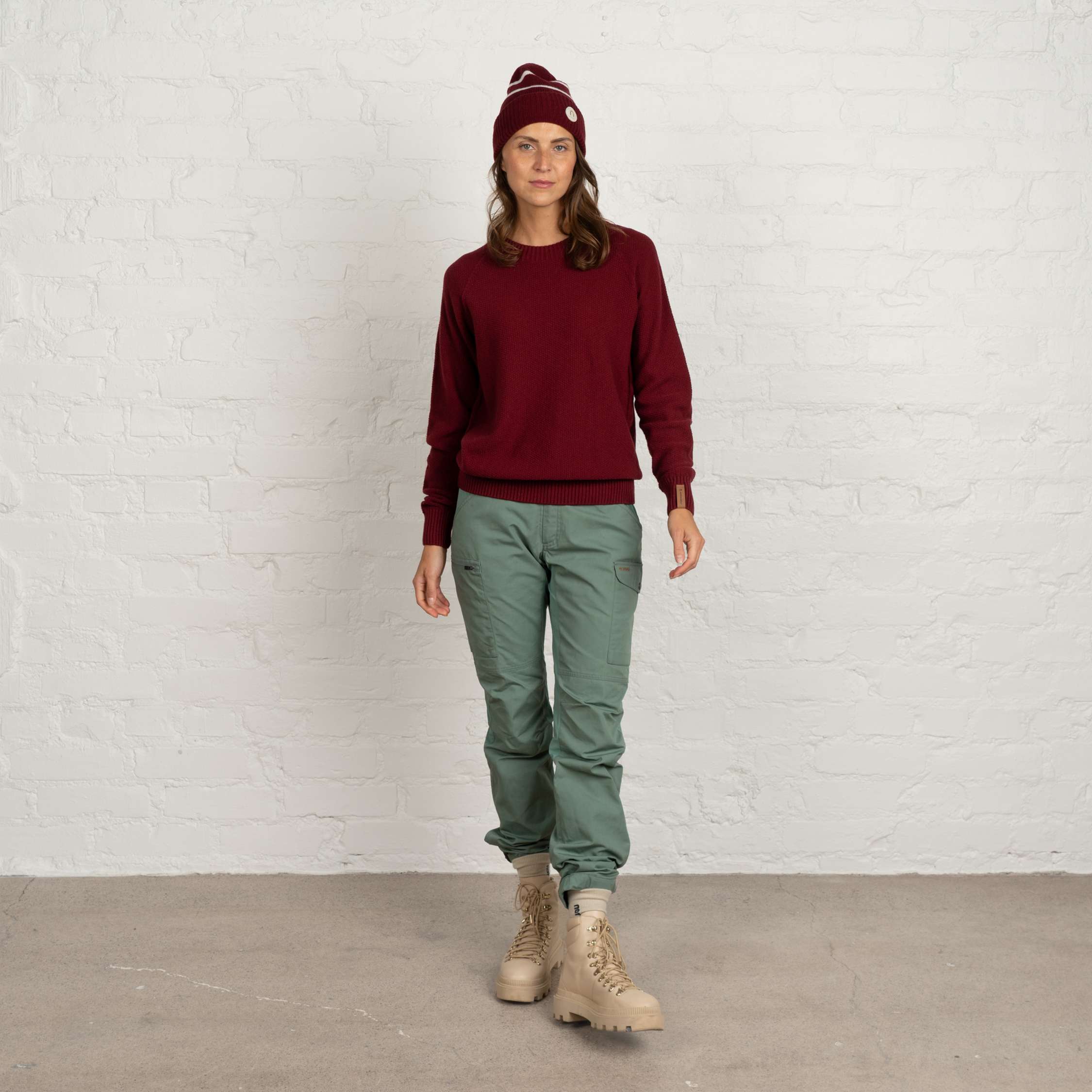 The model is 175 cm and wears size M.