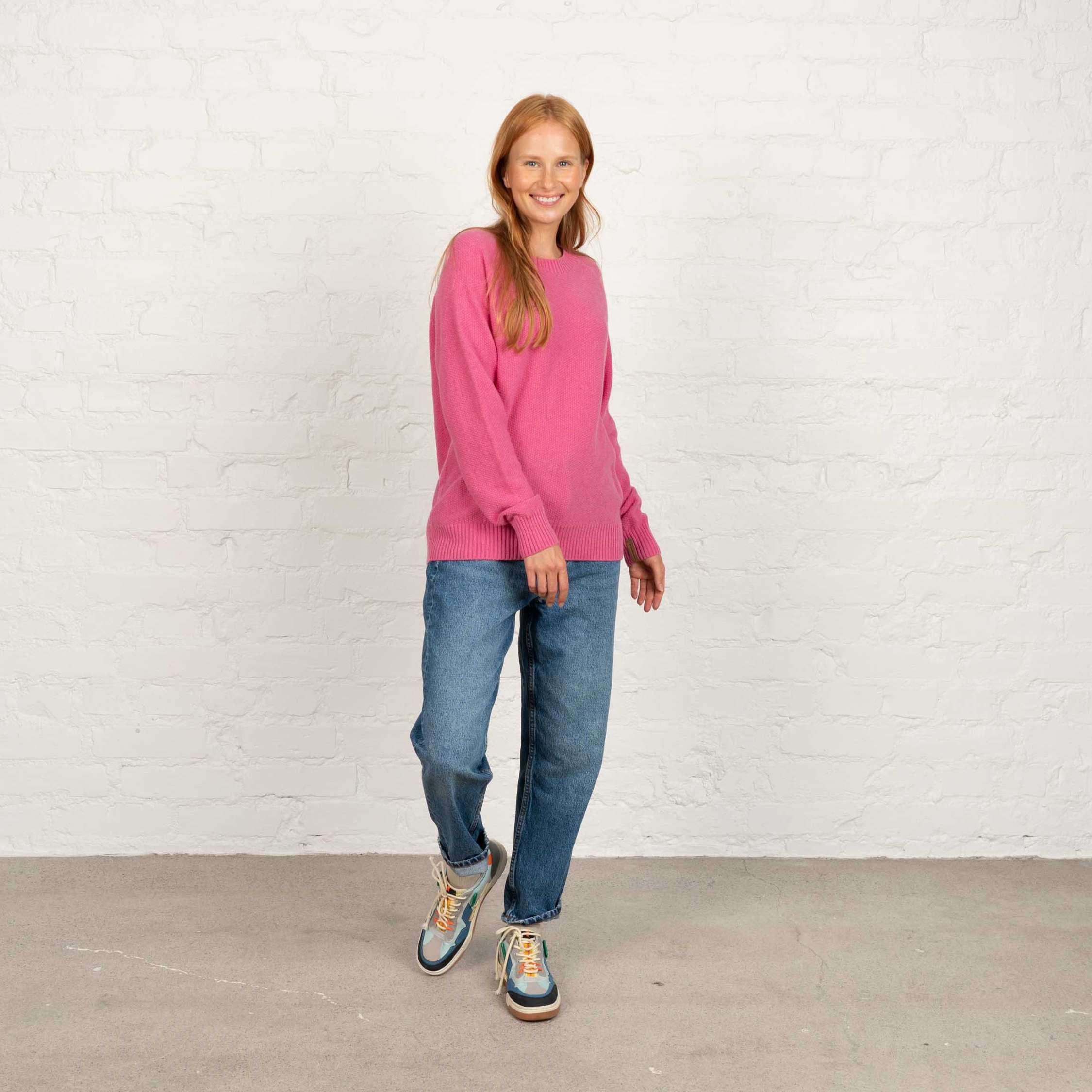 The model is 173 cm and wears size M.