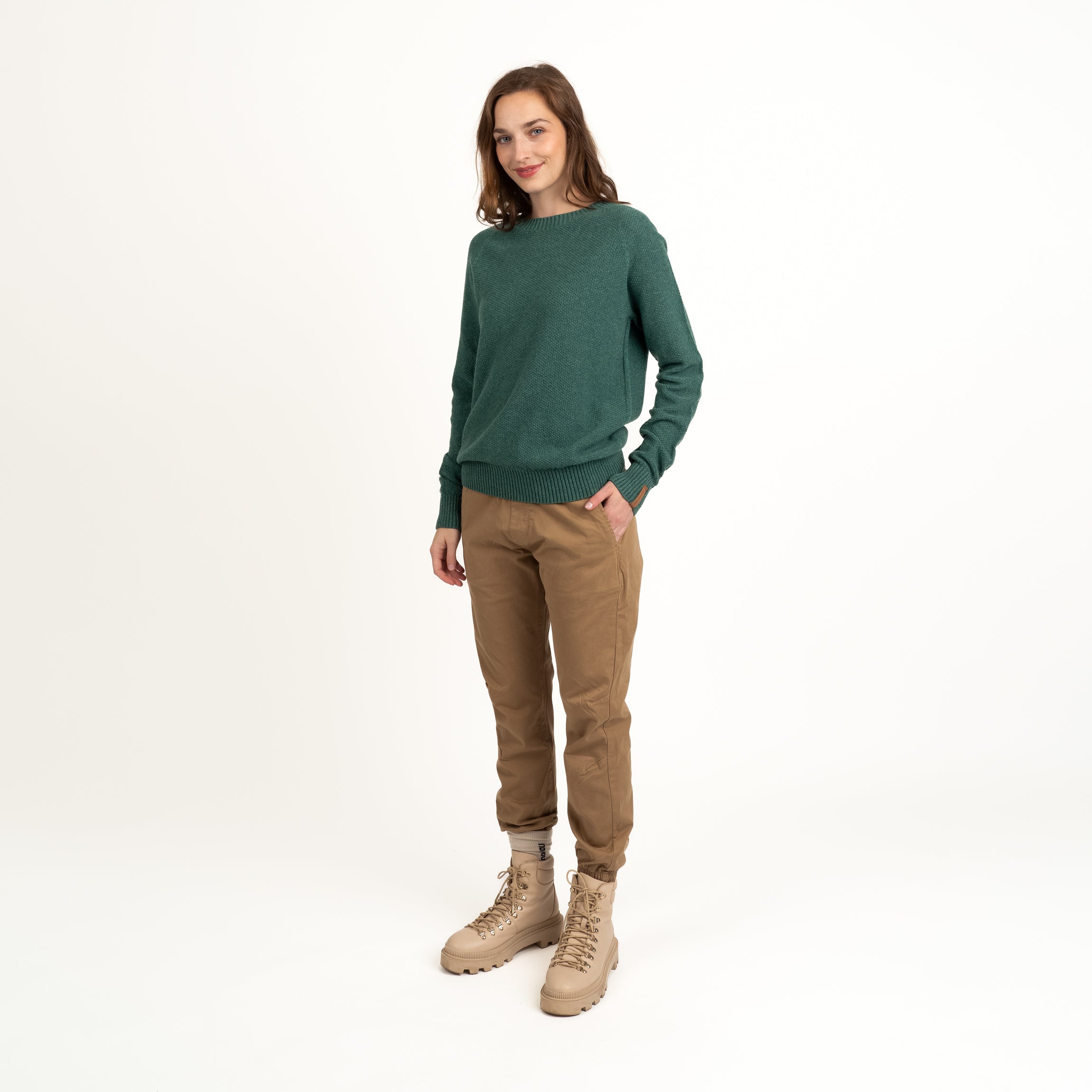 The model is 175 cm and wears size S.