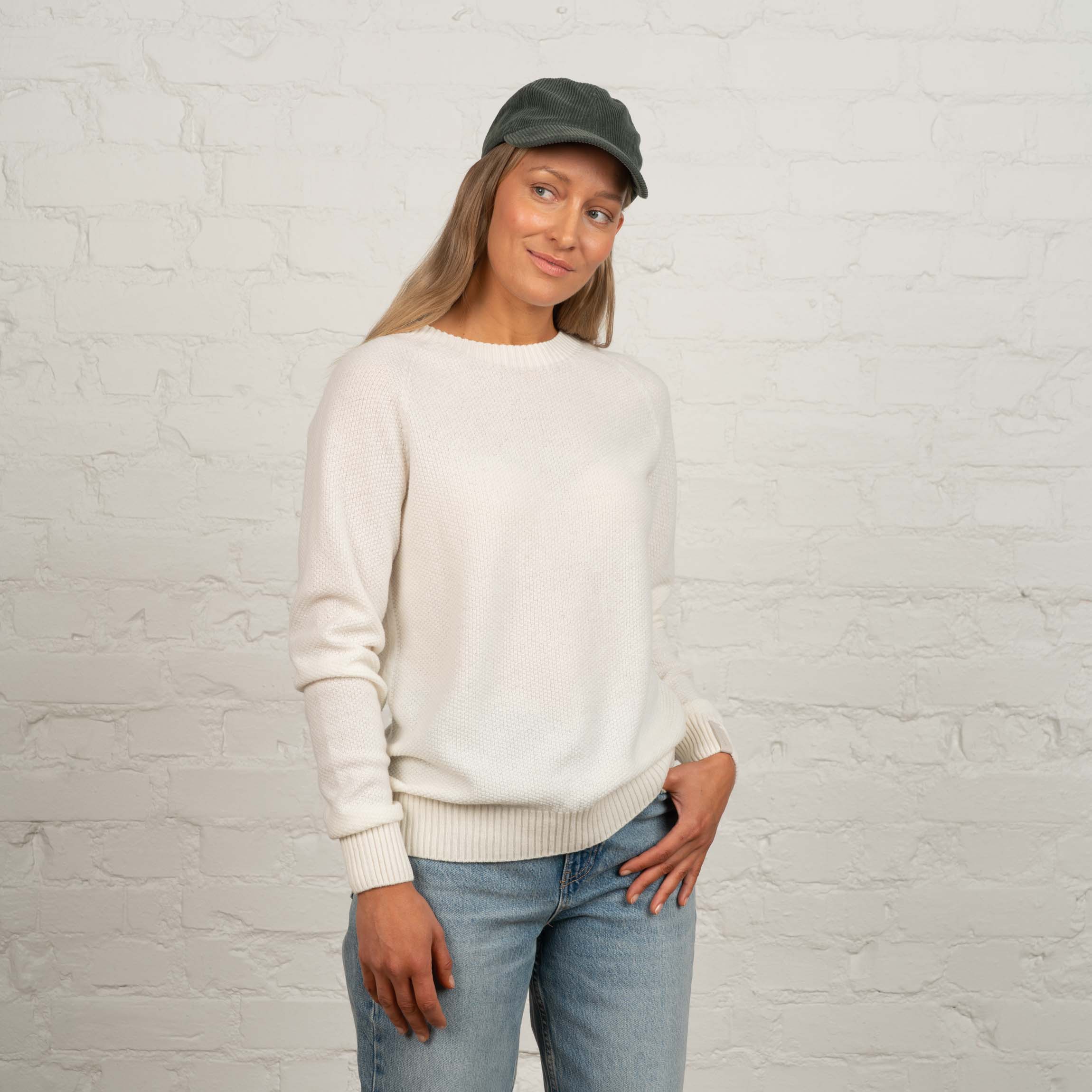 The model is 174 cm and wears size M.